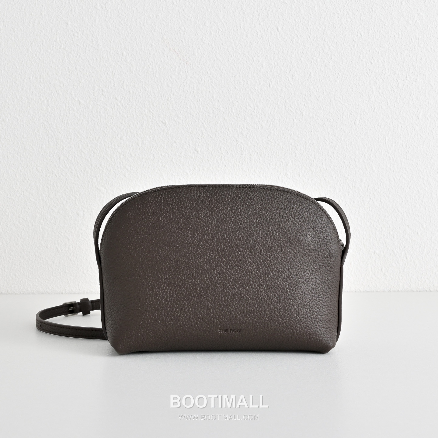 The Row N/S Annie Calfskin Crossbody Bag with Adjustable Strap Detail 더로우 N/S 애니 카프스킨 조절 스트랩 크로스백 18.5cm 1