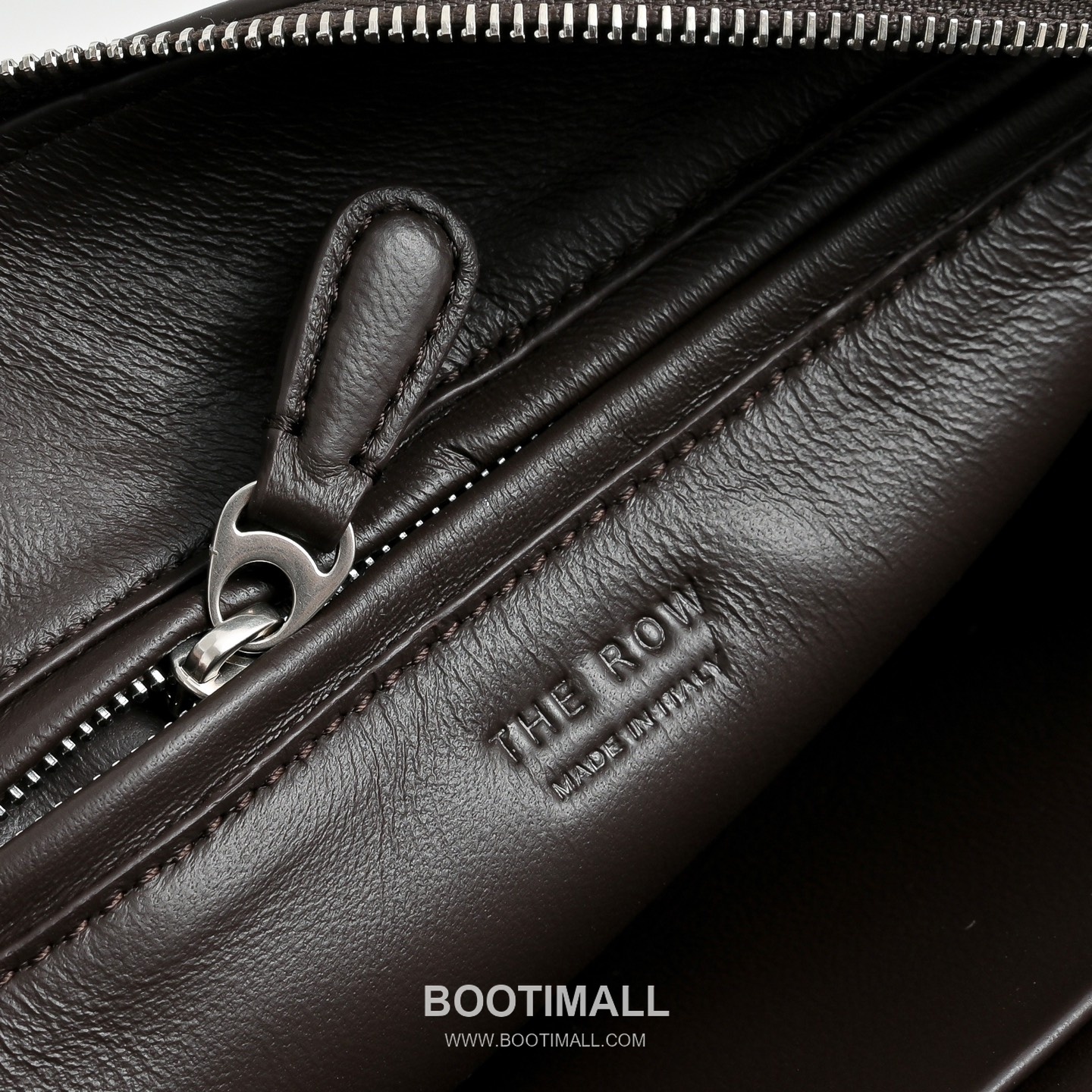 The Row N/S Annie Calfskin Crossbody Bag with Adjustable Strap Detail 더로우 N/S 애니 카프스킨 조절 스트랩 크로스백 18.5cm 7