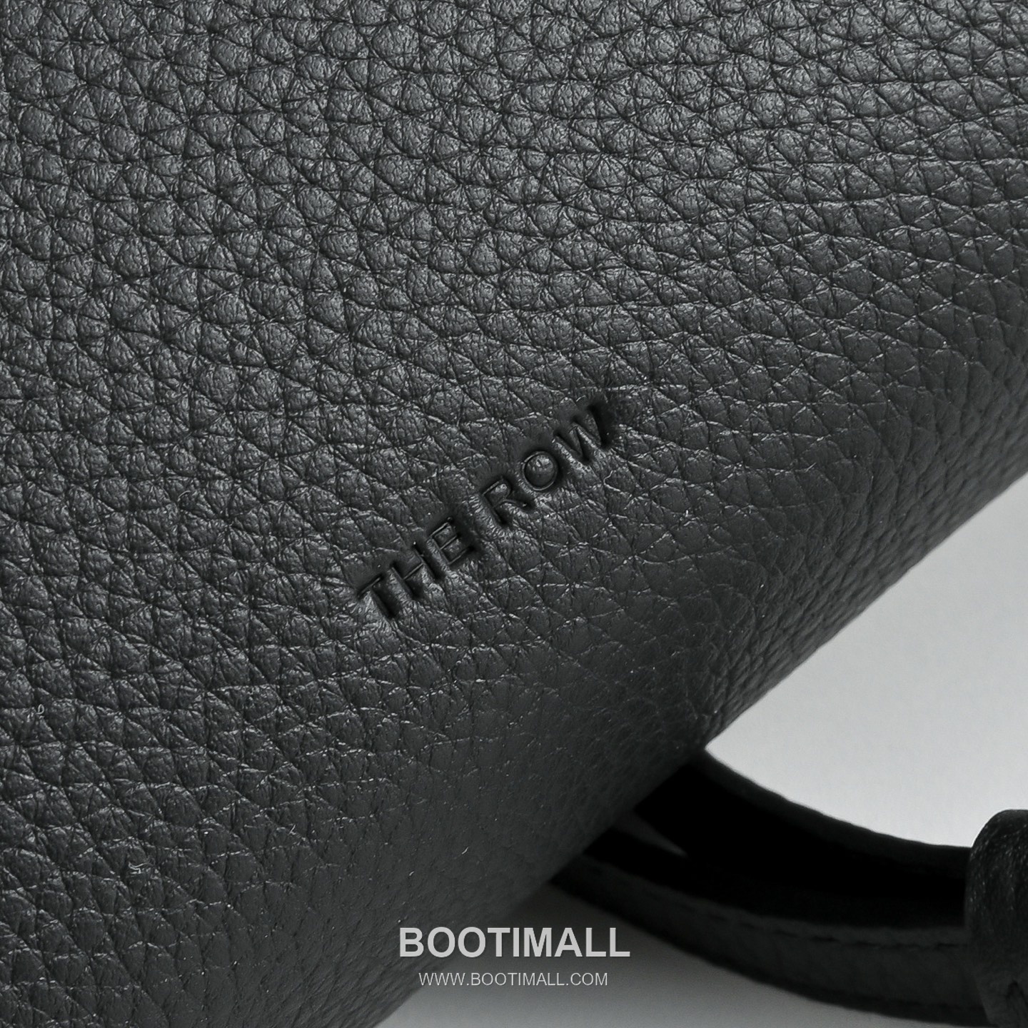 The Row N/S Annie Calfskin Crossbody Bag with Adjustable Strap Detail 더로우 N/S 애니 카프스킨 조절 스트랩 크로스백 18.5cm 8