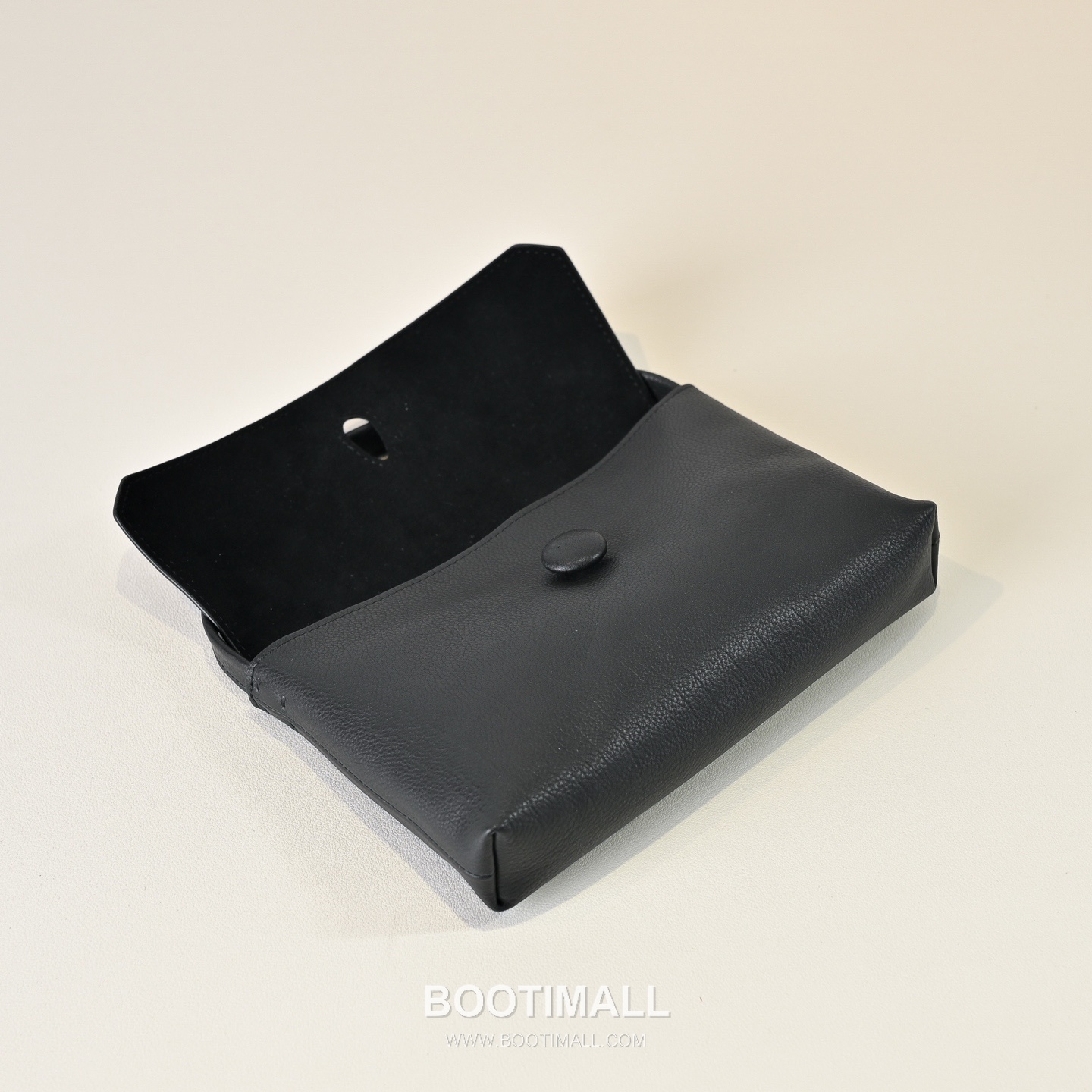 The Row Sally Calfskin Handbag with Button Closure Detail 더로우 샐리 카프스킨 버튼 클로저 핸드백 19cm 3