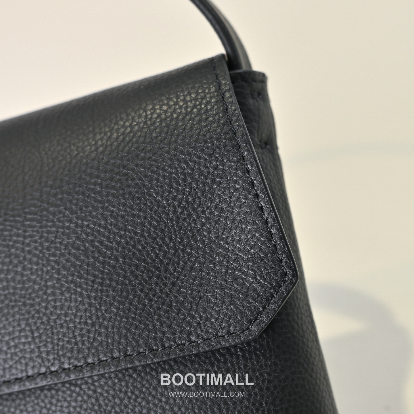 The Row Sally Calfskin Handbag with Button Closure Detail 더로우 샐리 카프스킨 버튼 클로저 핸드백 19cm 7