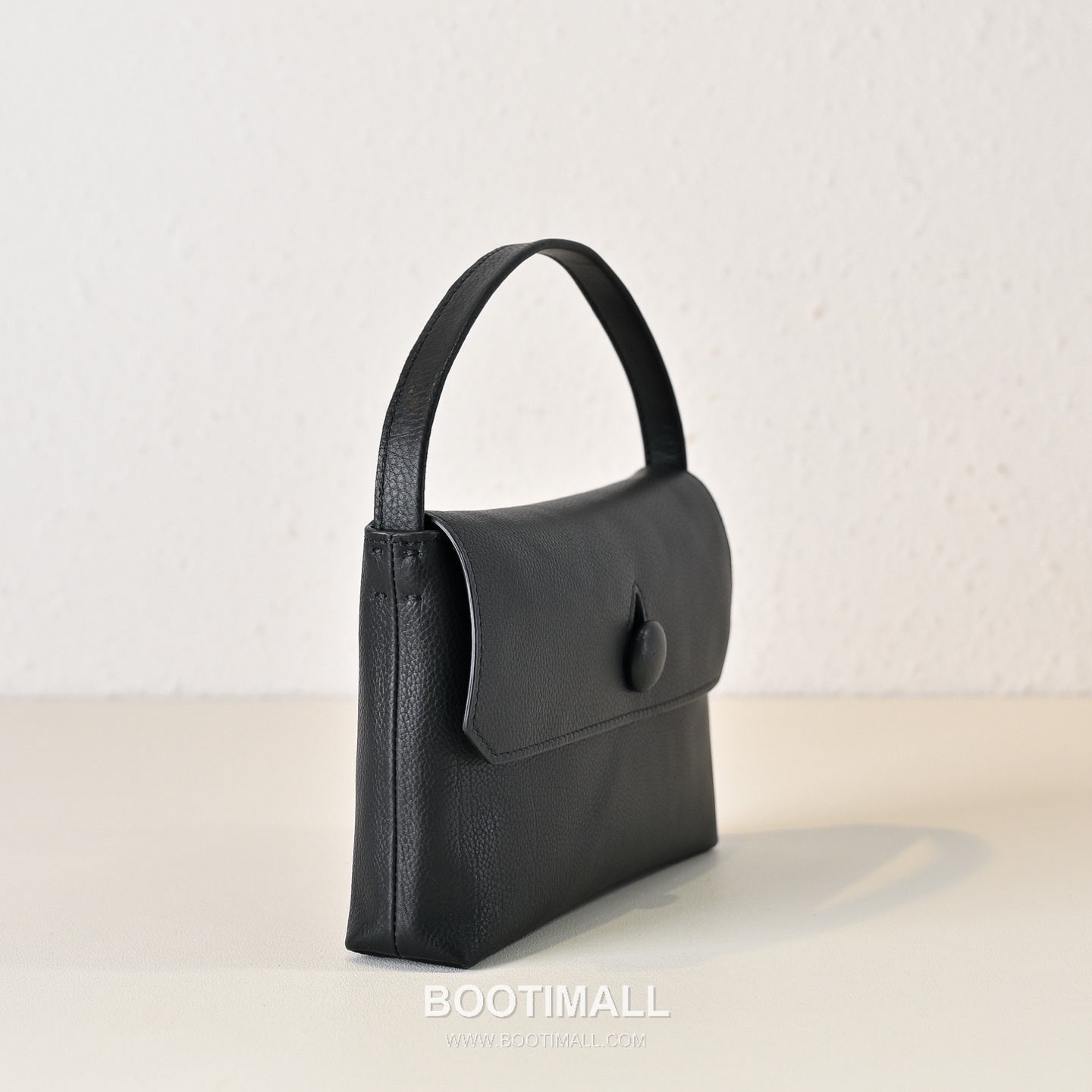 The Row Sally Calfskin Handbag with Button Closure Detail 더로우 샐리 카프스킨 버튼 클로저 핸드백 19cm 9