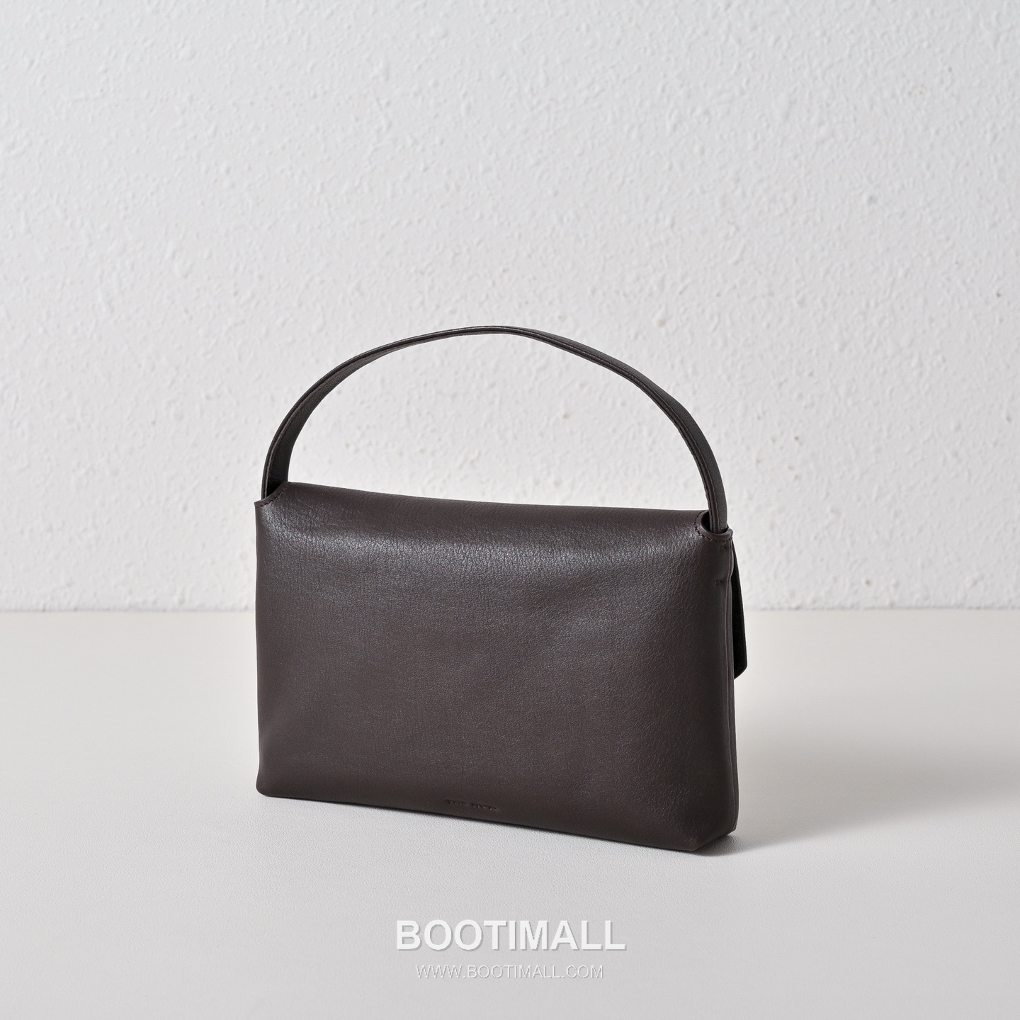 The Row Sally Calfskin Handbag with Button Closure Detail 더로우 샐리 카프스킨 버튼 클로저 핸드백 19cm 2