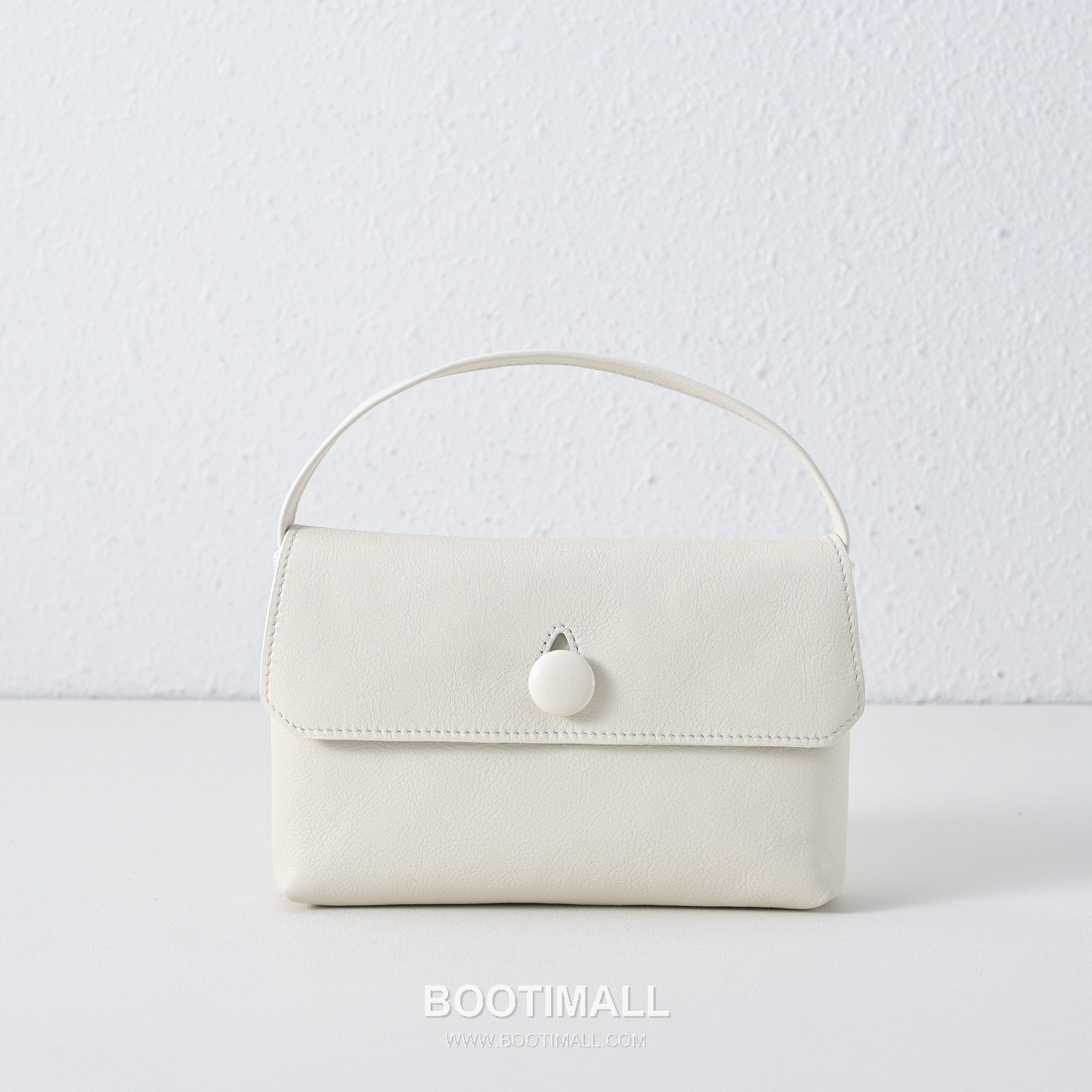 The Row Sally Calfskin Handbag with Button Closure Detail 더로우 샐리 카프스킨 버튼 클로저 핸드백 19cm 1