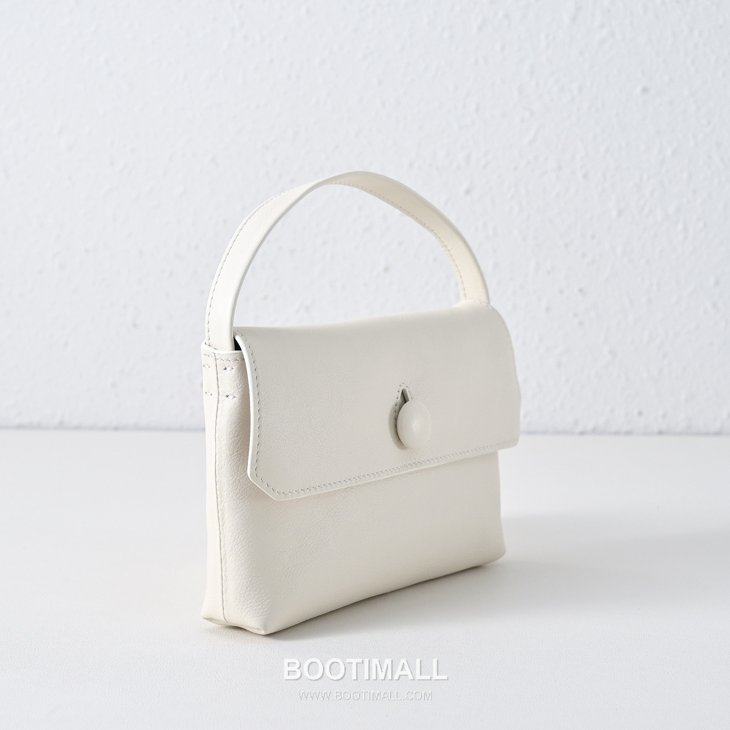 The Row Sally Calfskin Handbag with Button Closure Detail 더로우 샐리 카프스킨 버튼 클로저 핸드백 19cm 3