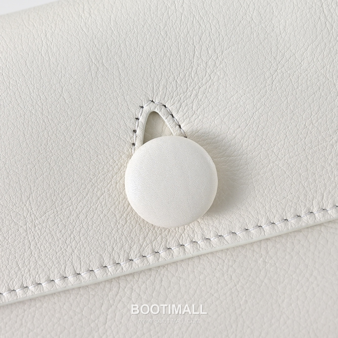 The Row Sally Calfskin Handbag with Button Closure Detail 더로우 샐리 카프스킨 버튼 클로저 핸드백 19cm 6