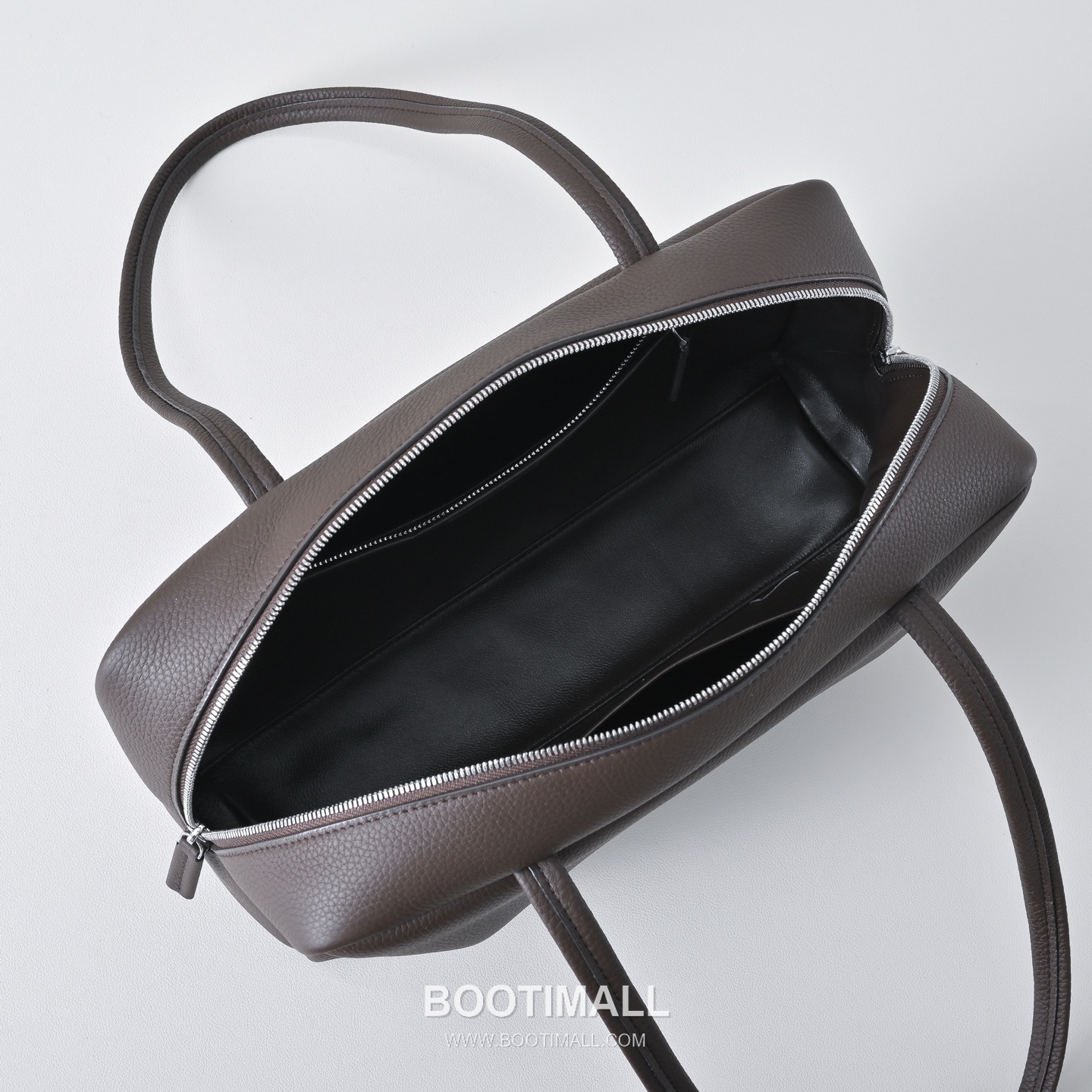 The Row Astra Pebbled Calfskin Bowling Bag with Long Handle Detail 더로우 아스트라 페블드 카프스킨 롱핸들 보울링 숄더백 30cm 7
