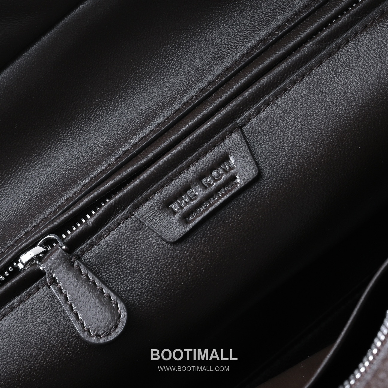 The Row Astra Pebbled Calfskin Bowling Bag with Long Handle Detail 더로우 아스트라 페블드 카프스킨 롱핸들 보울링 숄더백 30cm 8