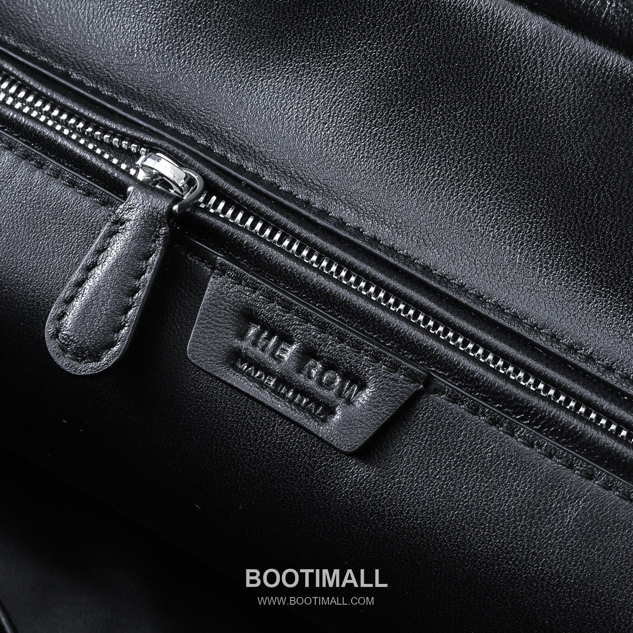 The Row Astra Pebbled Calfskin Bowling Bag with Long Handle Detail 더로우 아스트라 페블드 카프스킨 롱핸들 보울링 숄더백 30cm 7