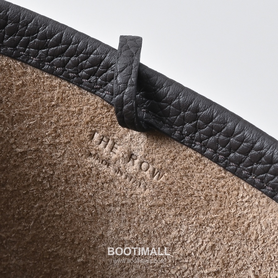 The Row Mini Pebbled Calfskin Bucket Bag with Adjustable Strap Detail 더로우 미니 페블드 카프스킨 조절 스트랩 버킷백 19cm 5