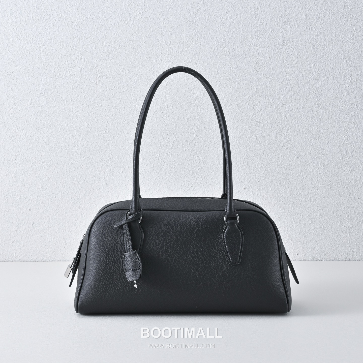 The Row EW India Calfskin Bowling Bag with Zip Closure Detail 더로우 EW 인디아 카프스킨 지퍼 클로저 보울링 숄더백 34cm 1