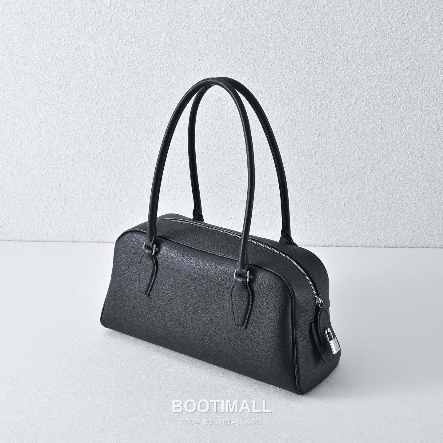 The Row EW India Calfskin Bowling Bag with Zip Closure Detail 더로우 EW 인디아 카프스킨 지퍼 클로저 보울링 숄더백 34cm 3