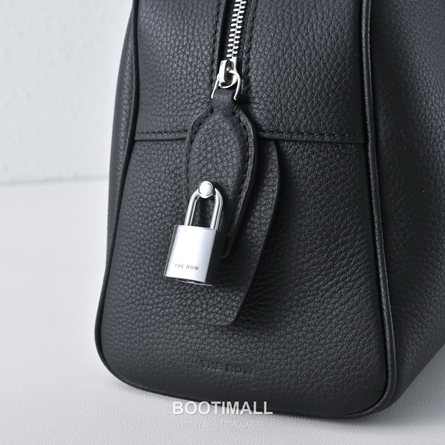 The Row EW India Calfskin Bowling Bag with Zip Closure Detail 더로우 EW 인디아 카프스킨 지퍼 클로저 보울링 숄더백 34cm 5