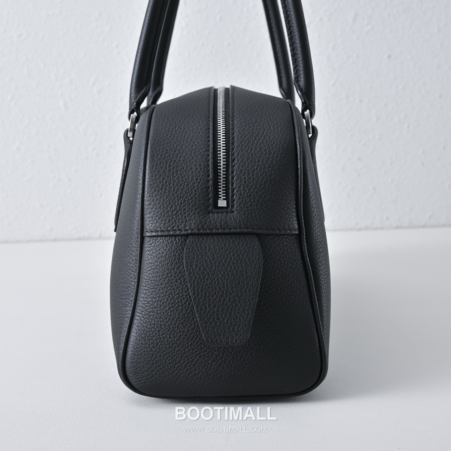 The Row EW India Calfskin Bowling Bag with Zip Closure Detail 더로우 EW 인디아 카프스킨 지퍼 클로저 보울링 숄더백 34cm 6