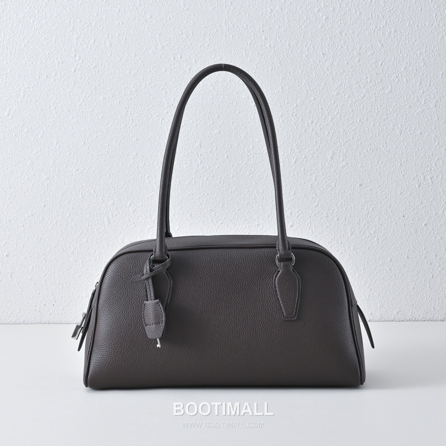 The Row EW India Calfskin Bowling Bag with Zip Closure Detail 더로우 EW 인디아 카프스킨 지퍼 클로저 보울링 숄더백 34cm 1