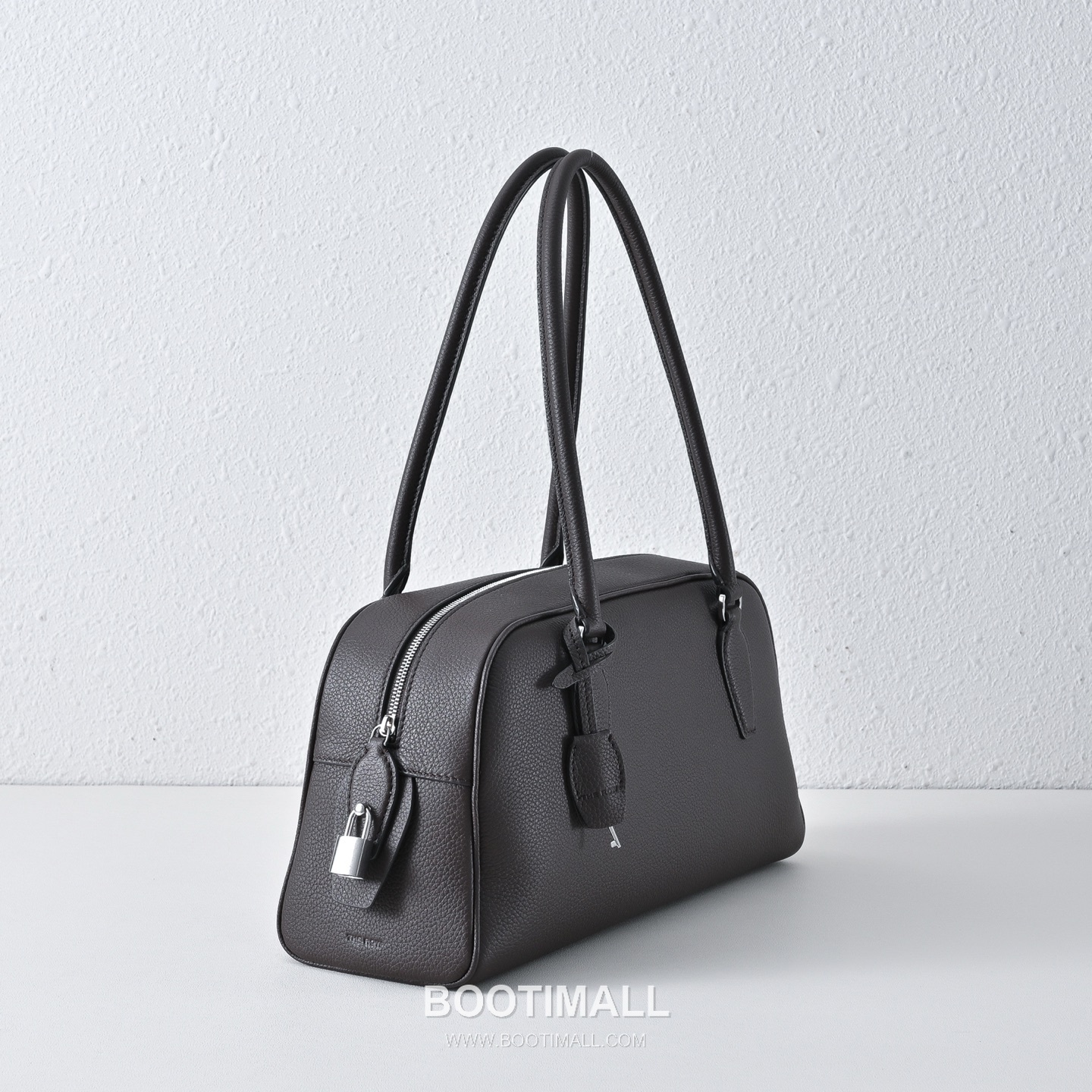 The Row EW India Calfskin Bowling Bag with Zip Closure Detail 더로우 EW 인디아 카프스킨 지퍼 클로저 보울링 숄더백 34cm 2