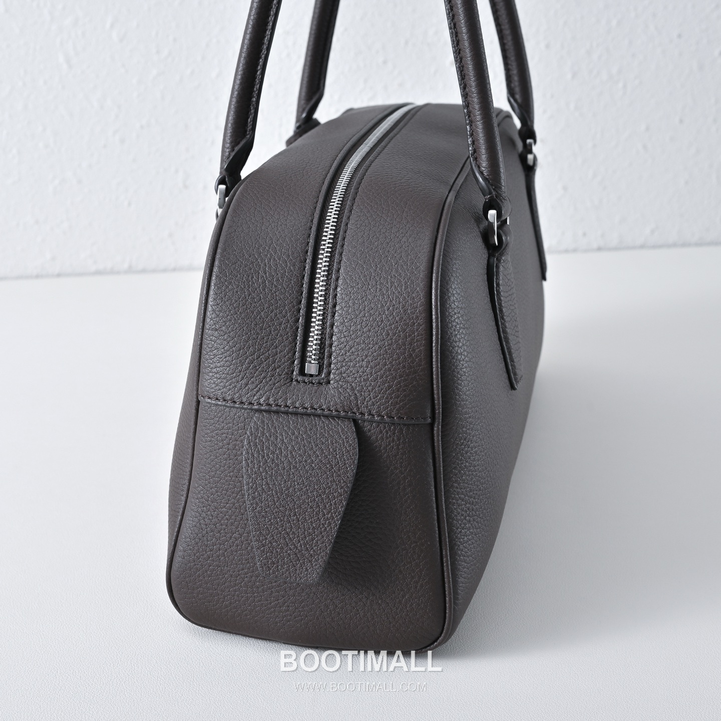 The Row EW India Calfskin Bowling Bag with Zip Closure Detail 더로우 EW 인디아 카프스킨 지퍼 클로저 보울링 숄더백 34cm 4