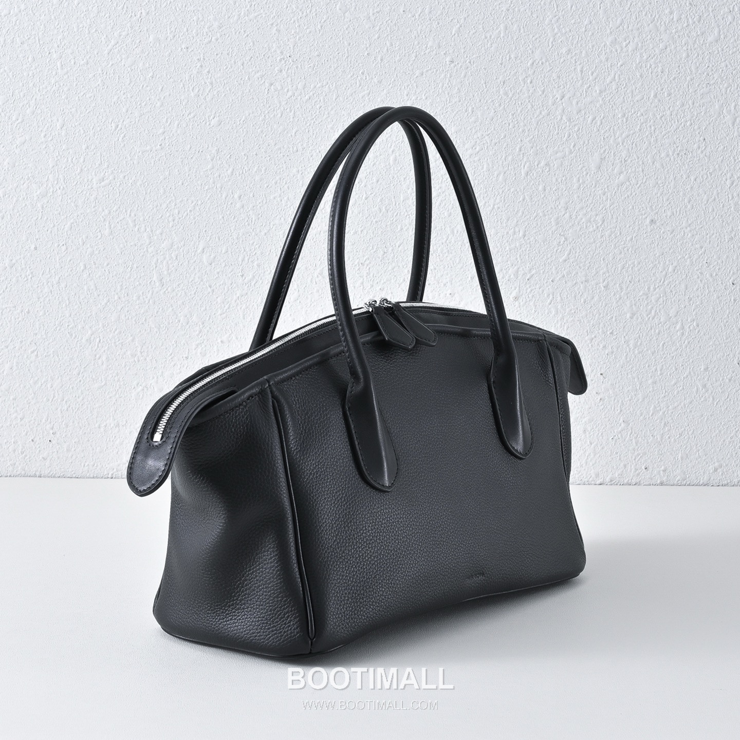 The Row Alger Calfskin Travel Tote Bag with Top Handle Detail 더로우 알제르 카프스킨 탑핸들 트래블 토트백 40cm 2