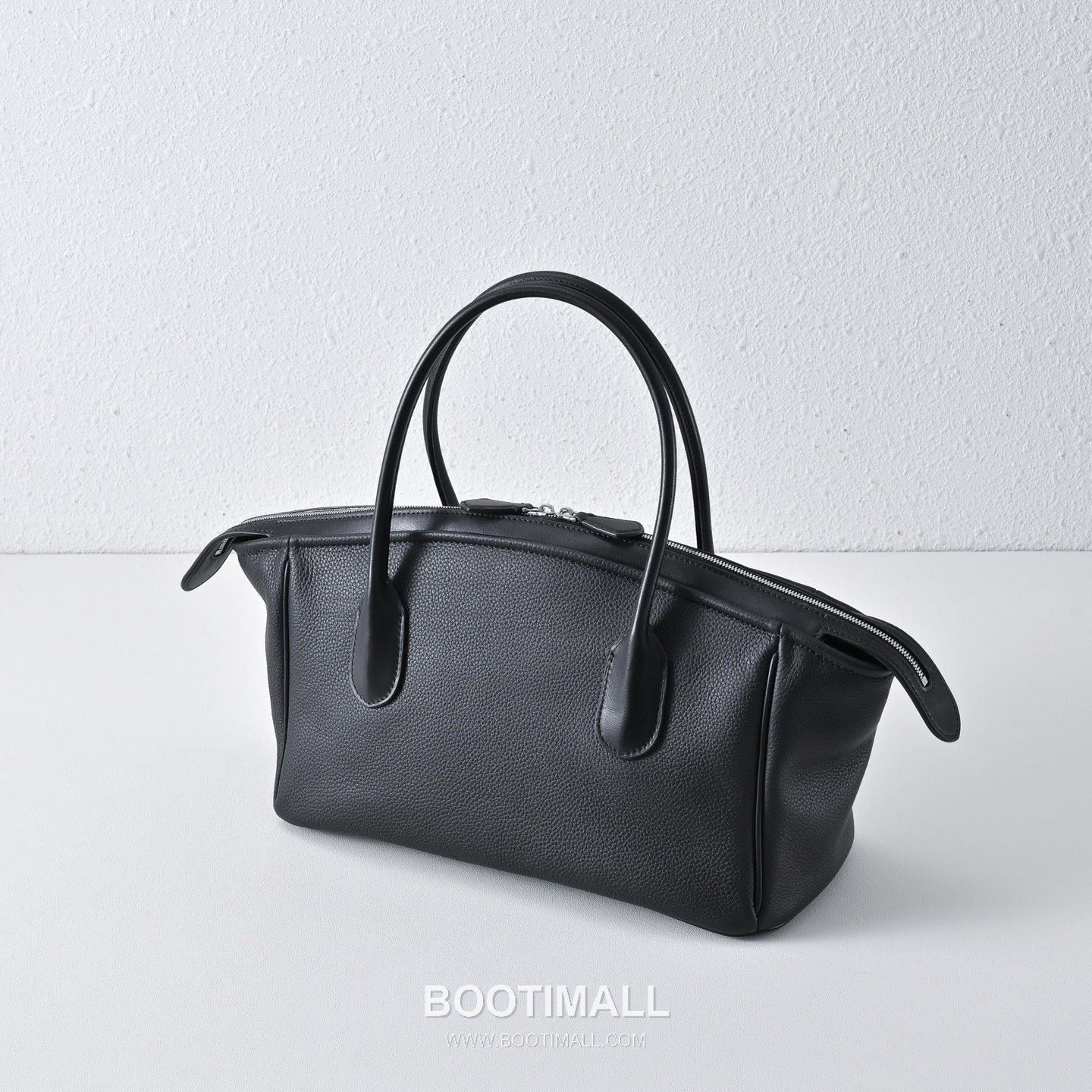 The Row Alger Calfskin Travel Tote Bag with Top Handle Detail 더로우 알제르 카프스킨 탑핸들 트래블 토트백 40cm 3