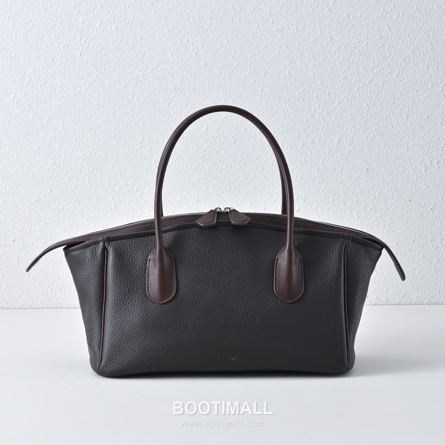 The Row Alger Calfskin Travel Tote Bag with Top Handle Detail 더로우 알제르 카프스킨 탑핸들 트래블 토트백 40cm 1