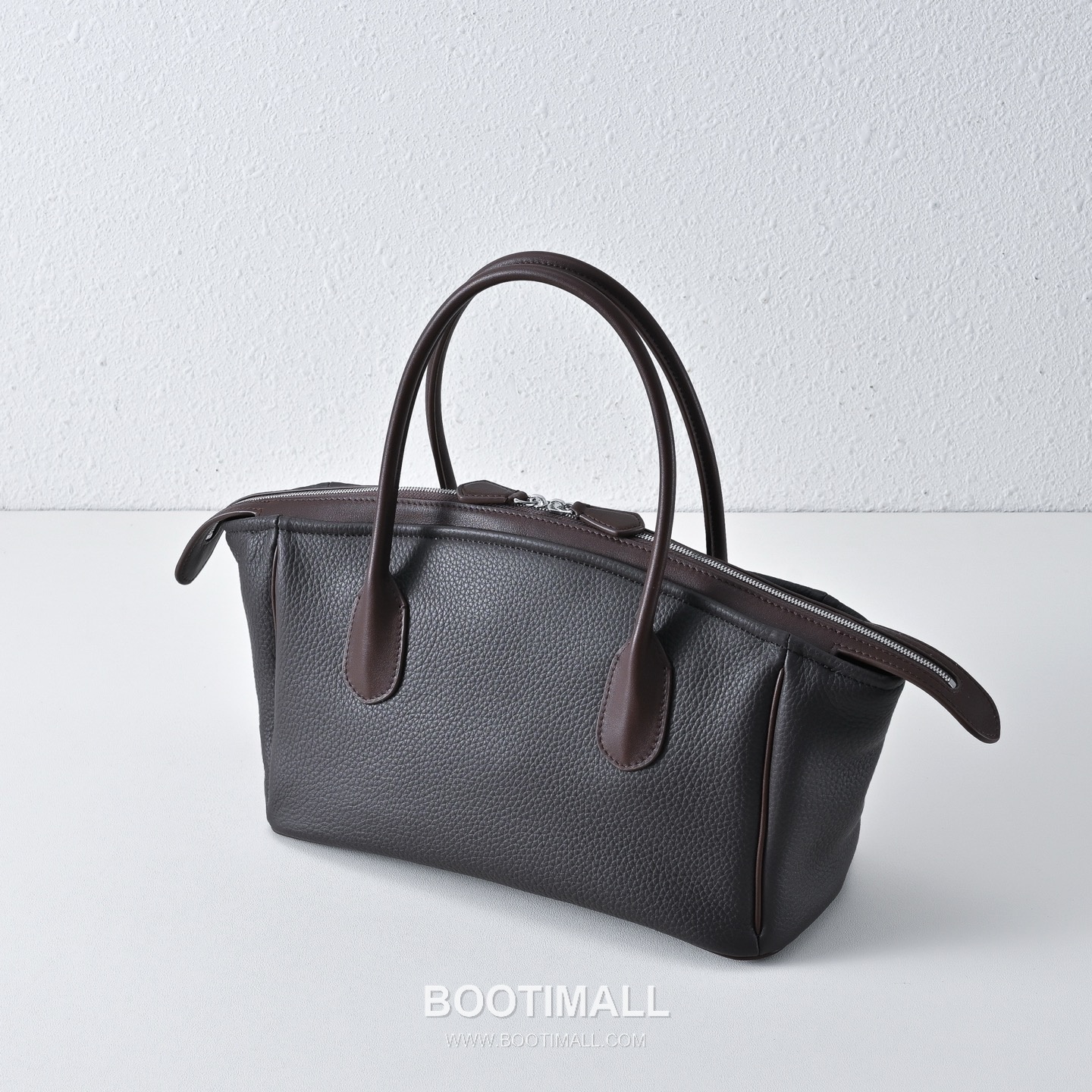 The Row Alger Calfskin Travel Tote Bag with Top Handle Detail 더로우 알제르 카프스킨 탑핸들 트래블 토트백 40cm 3