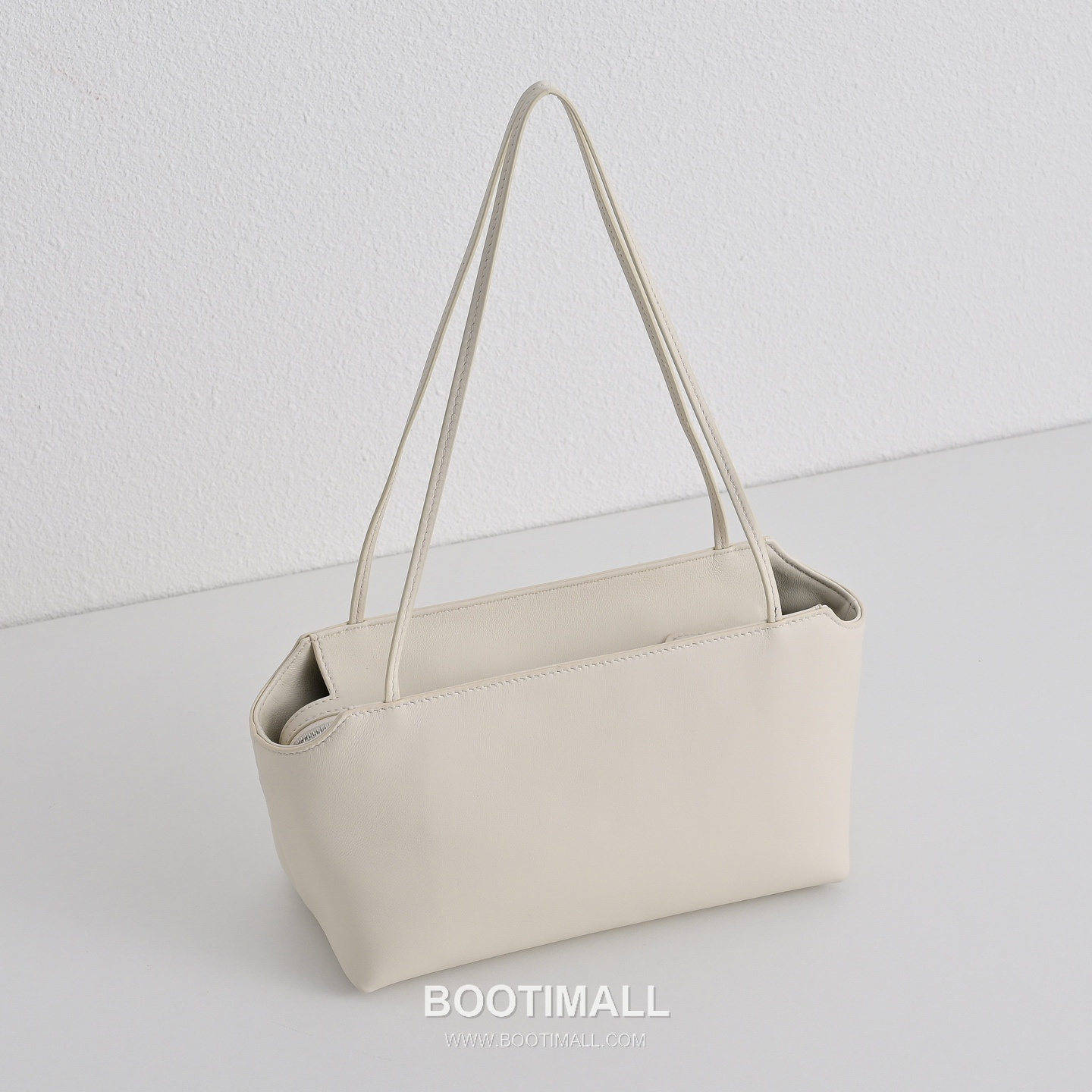 The Row Terrasse Lambskin Crossbody Bag with Strap Detail 더로우 테라스 램스킨 스트랩 숄더백 27cm 2