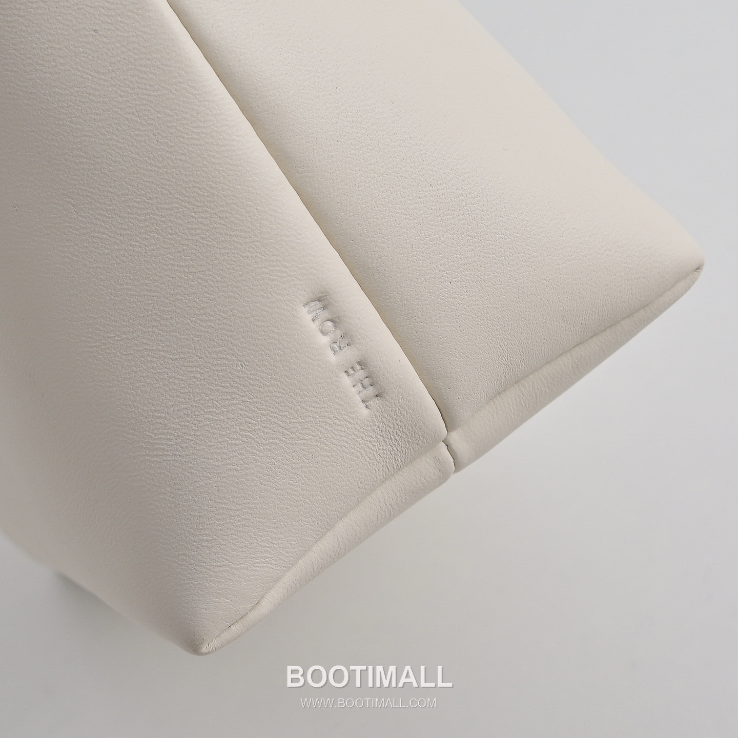 The Row Terrasse Lambskin Crossbody Bag with Strap Detail 더로우 테라스 램스킨 스트랩 숄더백 27cm 5