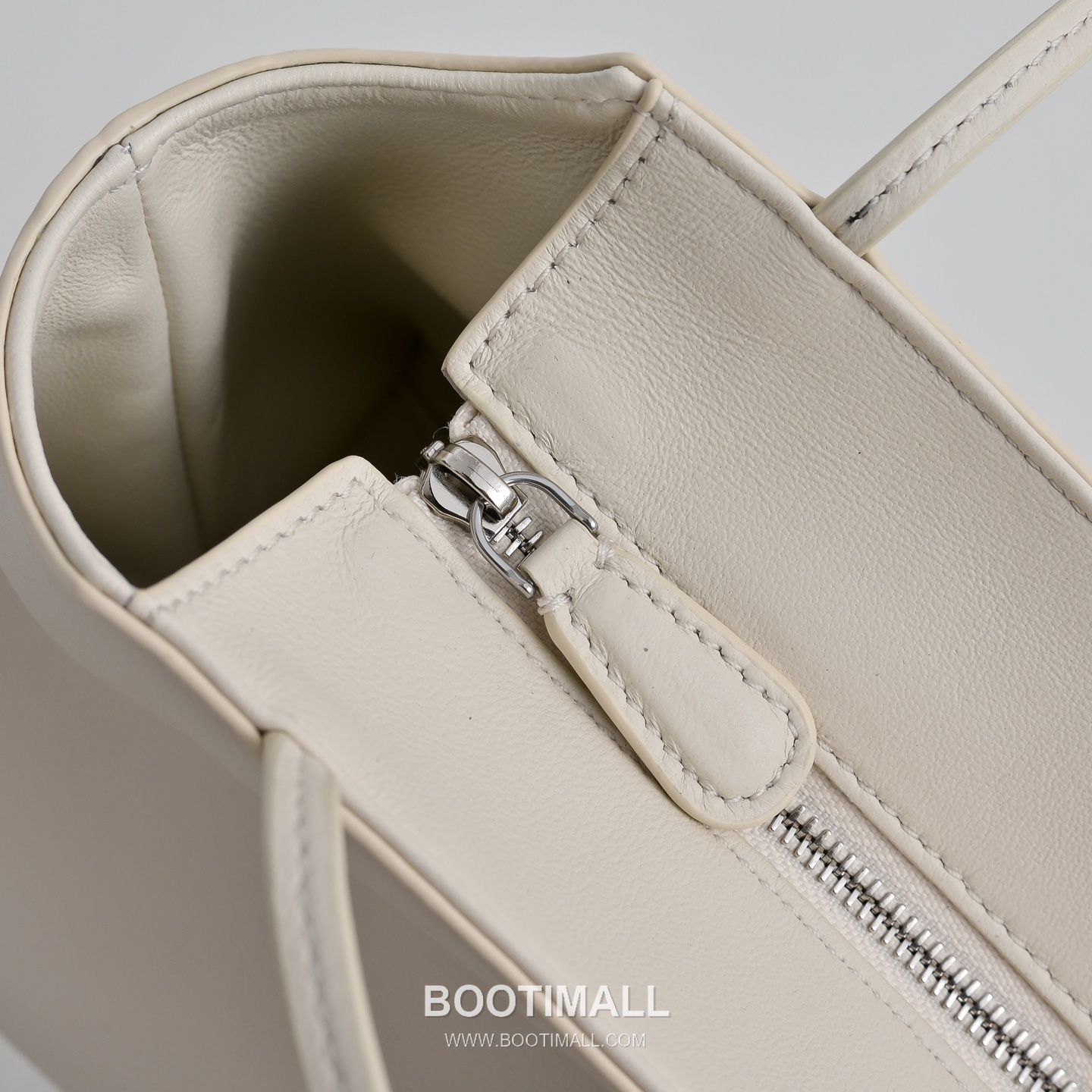 The Row Terrasse Lambskin Crossbody Bag with Strap Detail 더로우 테라스 램스킨 스트랩 숄더백 27cm 6