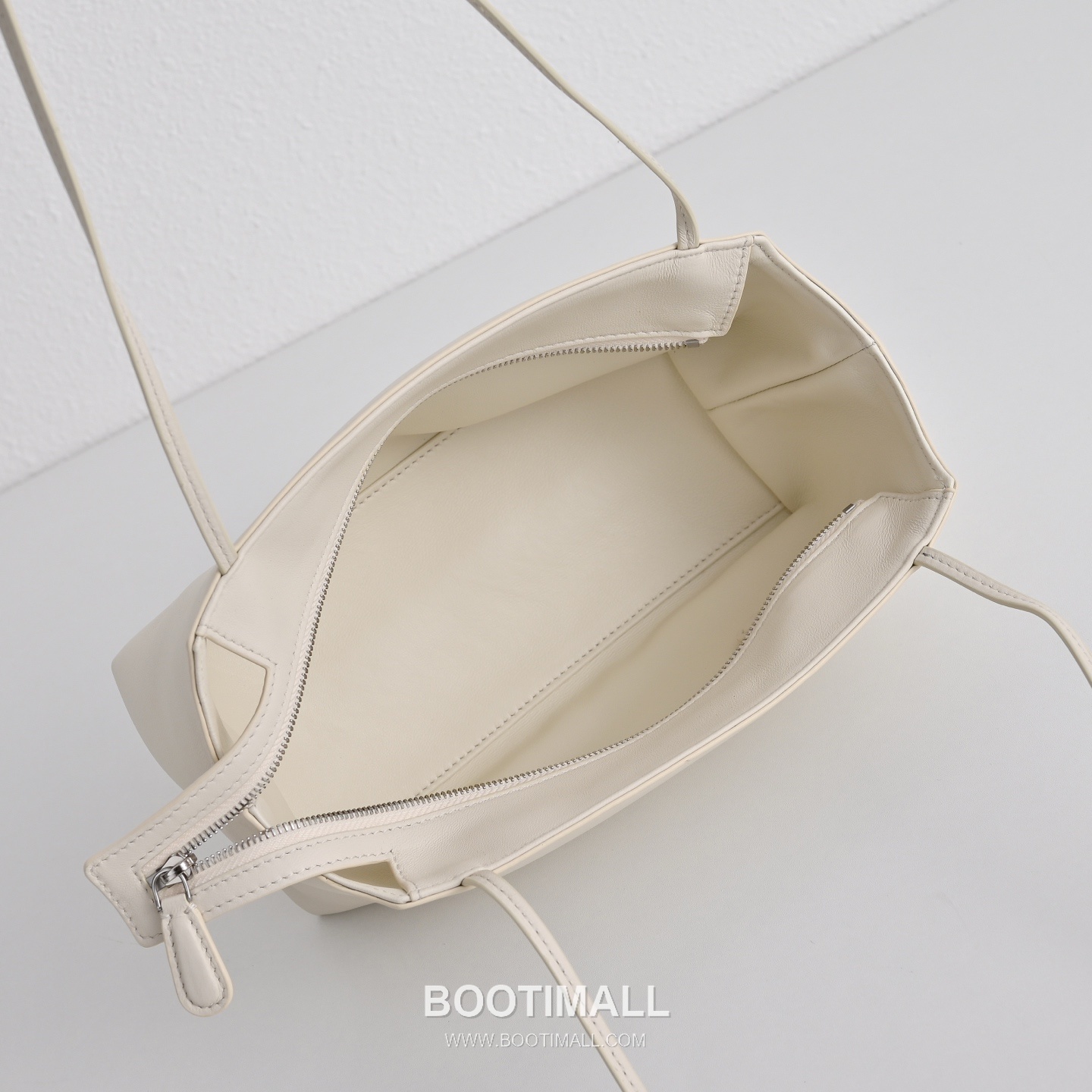 The Row Terrasse Lambskin Crossbody Bag with Strap Detail 더로우 테라스 램스킨 스트랩 숄더백 27cm 8