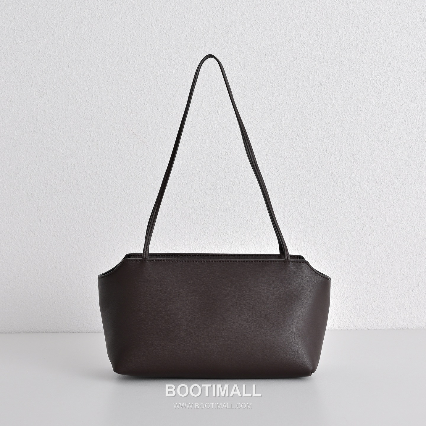 The Row Terrasse Lambskin Crossbody Bag with Strap Detail 더로우 테라스 램스킨 스트랩 숄더백 27cm 1