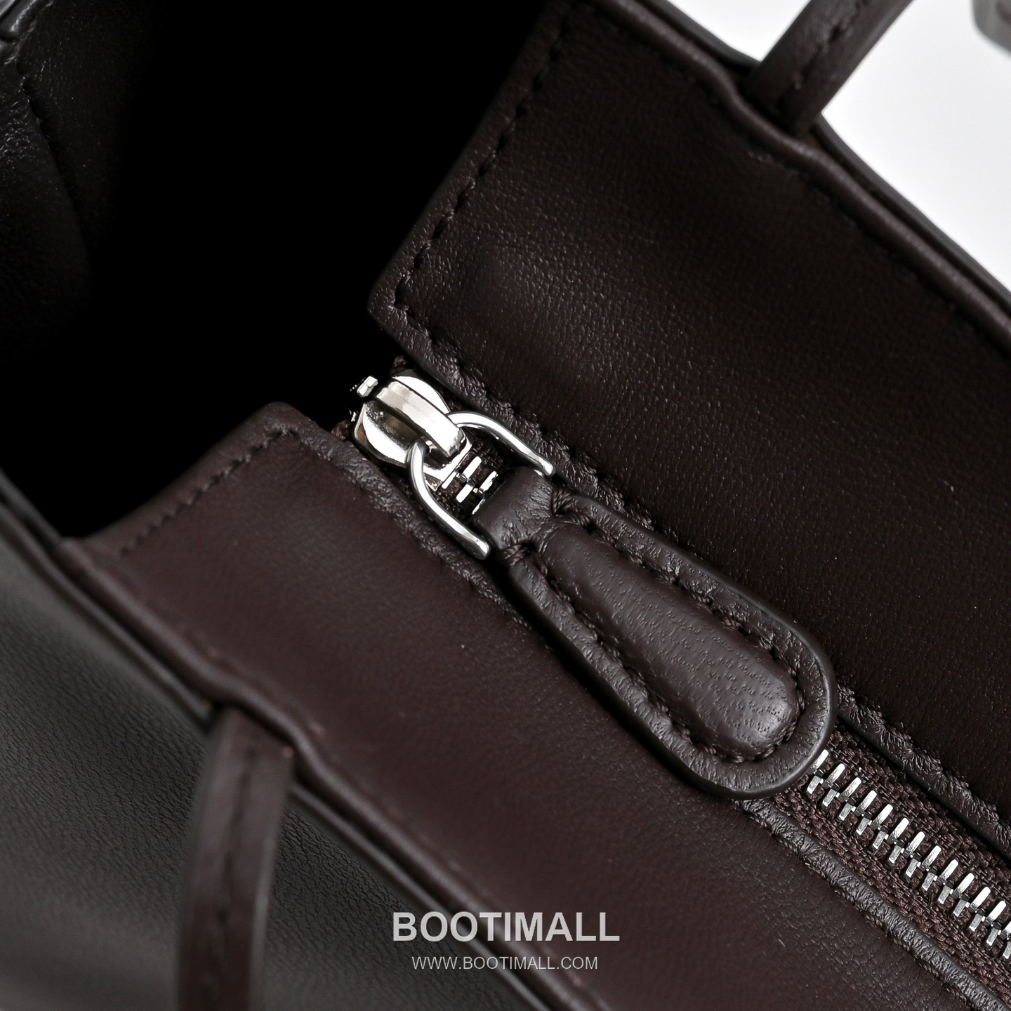 The Row Terrasse Lambskin Crossbody Bag with Strap Detail 더로우 테라스 램스킨 스트랩 숄더백 27cm 7