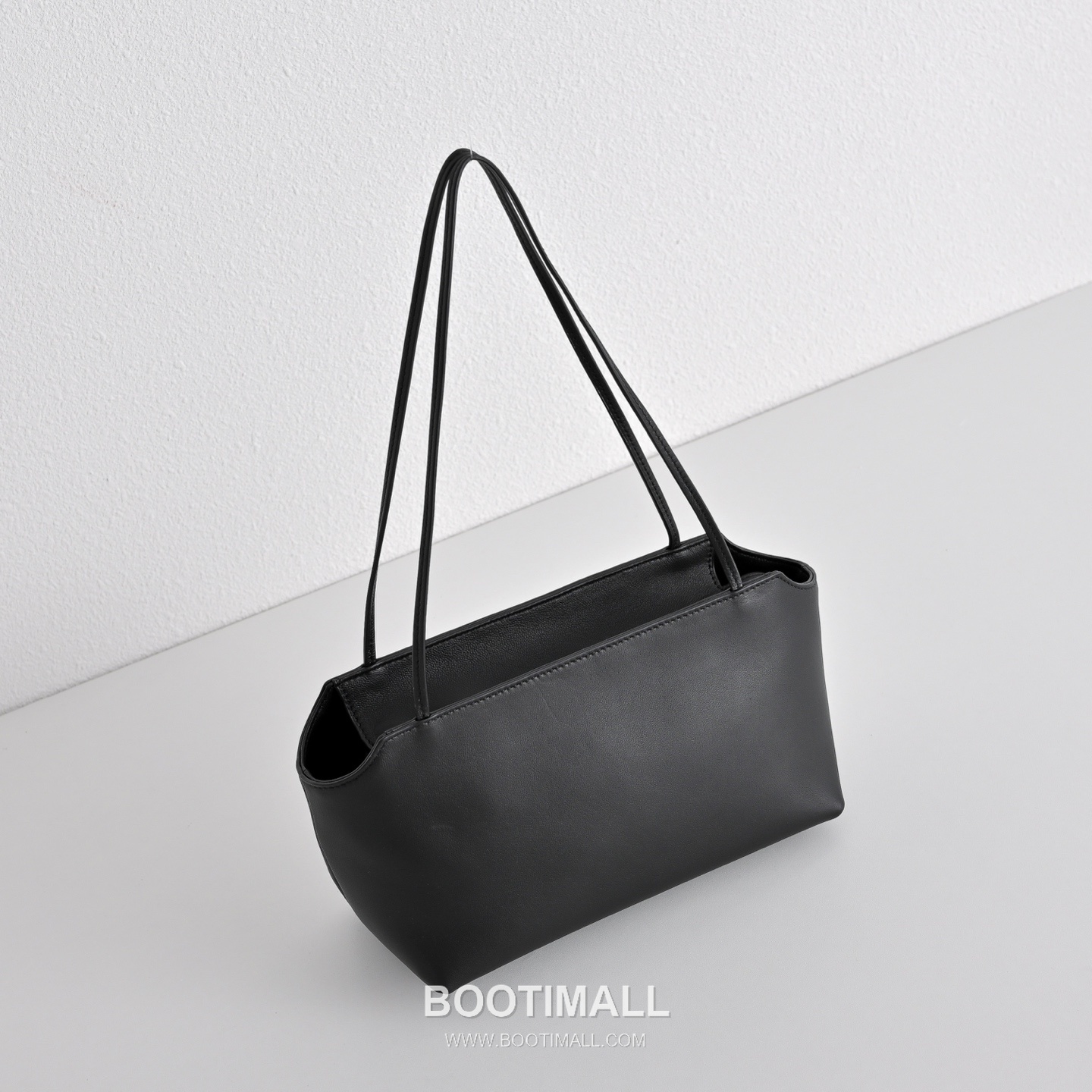 The Row Terrasse Lambskin Crossbody Bag with Strap Detail 더로우 테라스 램스킨 스트랩 숄더백 27cm 2