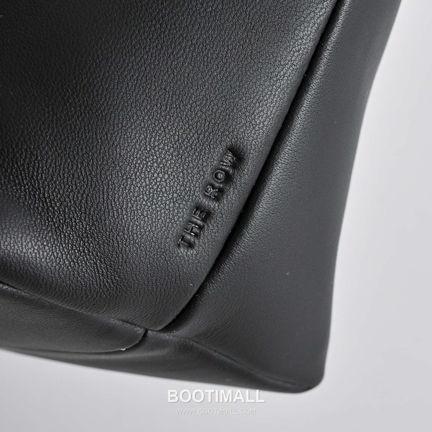 The Row Terrasse Lambskin Crossbody Bag with Strap Detail 더로우 테라스 램스킨 스트랩 숄더백 27cm 5