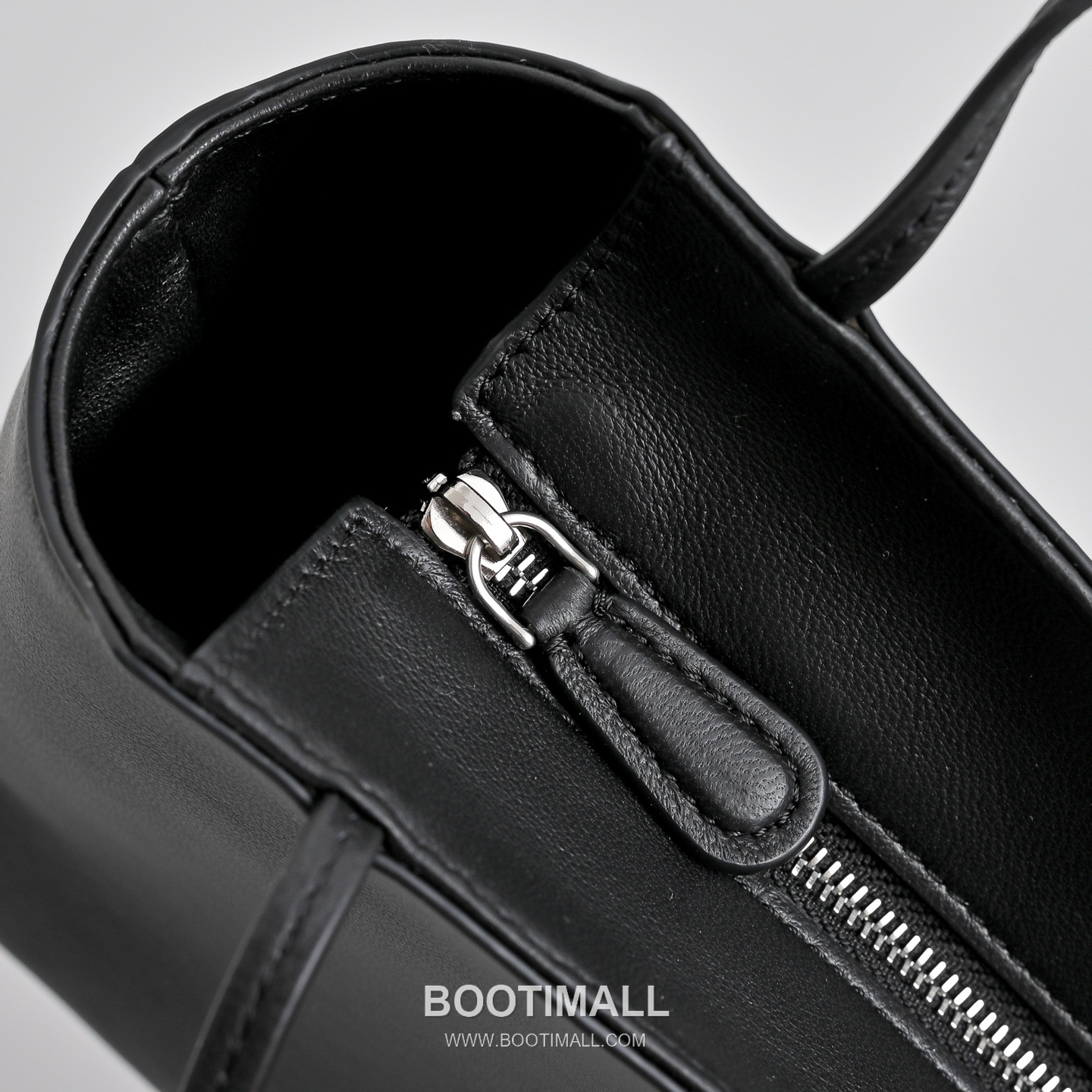 The Row Terrasse Lambskin Crossbody Bag with Strap Detail 더로우 테라스 램스킨 스트랩 숄더백 27cm 6