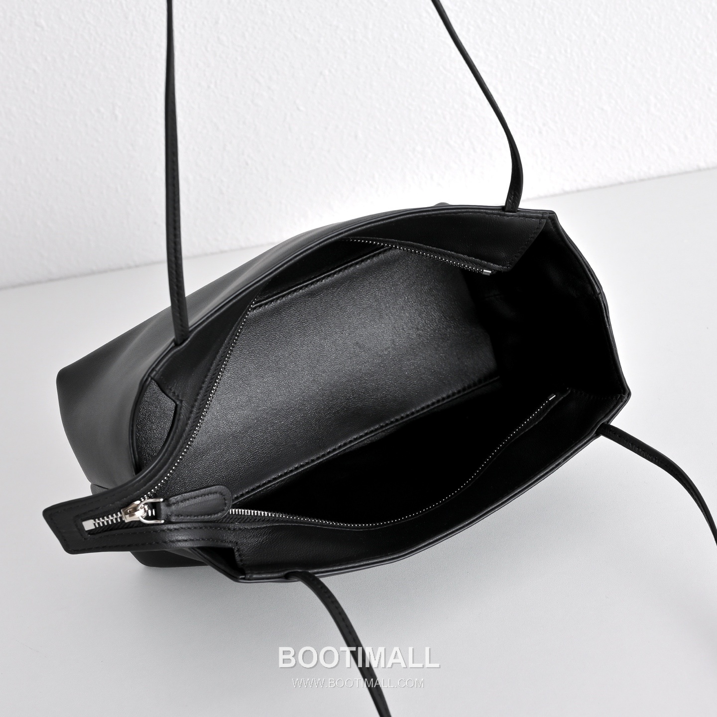 The Row Terrasse Lambskin Crossbody Bag with Strap Detail 더로우 테라스 램스킨 스트랩 숄더백 27cm 8