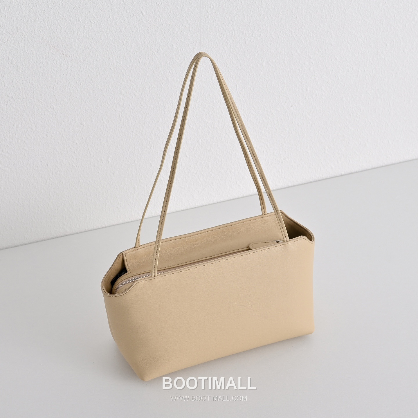 The Row Terrasse Lambskin Crossbody Bag with Strap Detail 더로우 테라스 램스킨 스트랩 숄더백 27cm 2