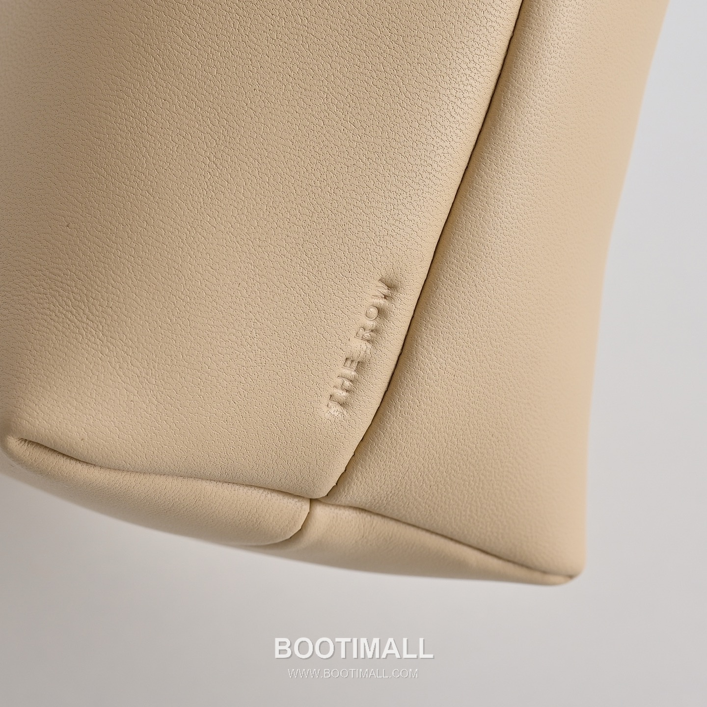 The Row Terrasse Lambskin Crossbody Bag with Strap Detail 더로우 테라스 램스킨 스트랩 숄더백 27cm 5