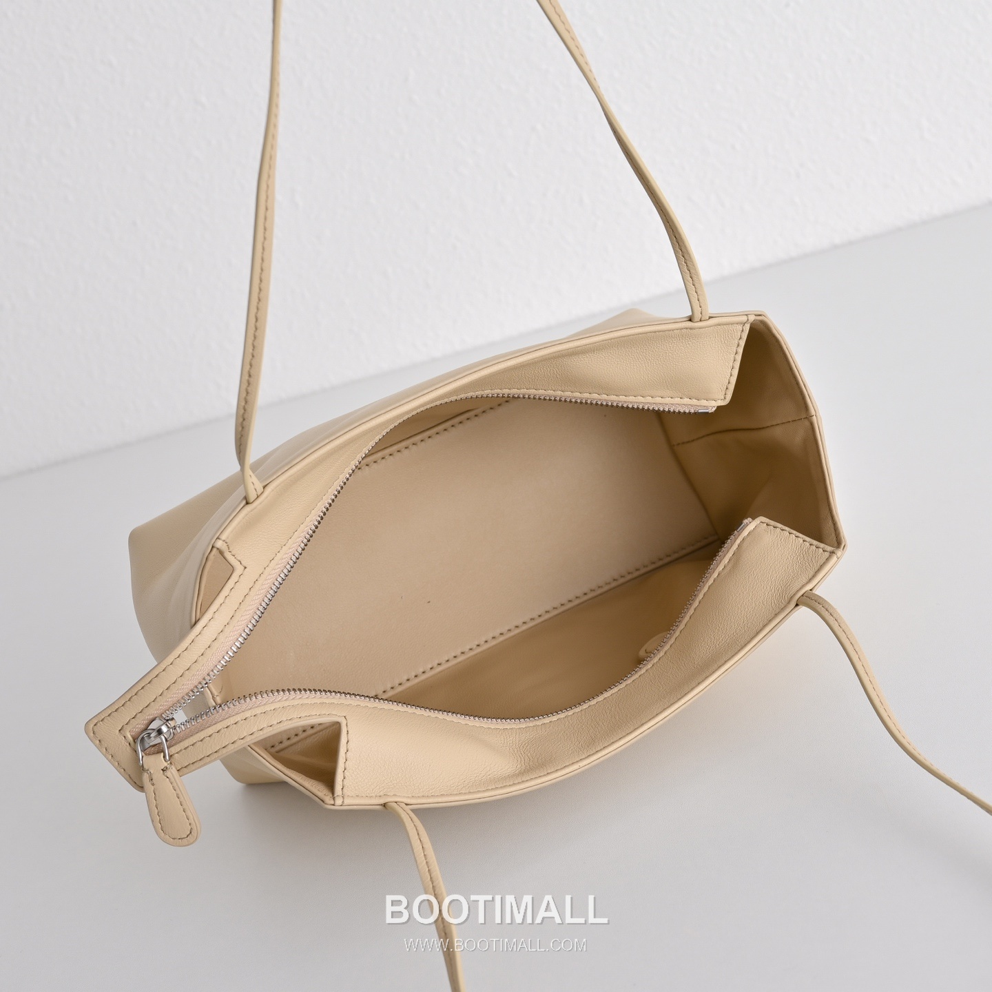 The Row Terrasse Lambskin Crossbody Bag with Strap Detail 더로우 테라스 램스킨 스트랩 숄더백 27cm 8