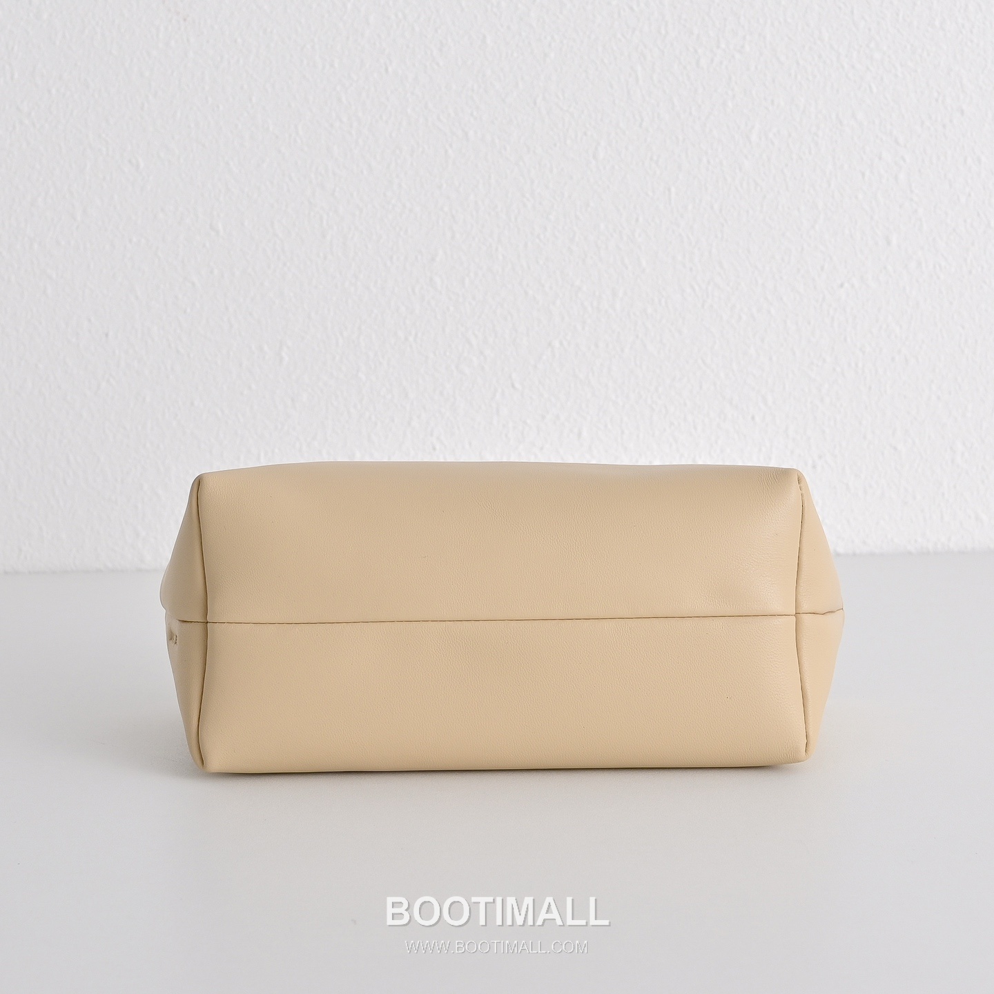 The Row Terrasse Lambskin Crossbody Bag with Strap Detail 더로우 테라스 램스킨 스트랩 숄더백 27cm 9