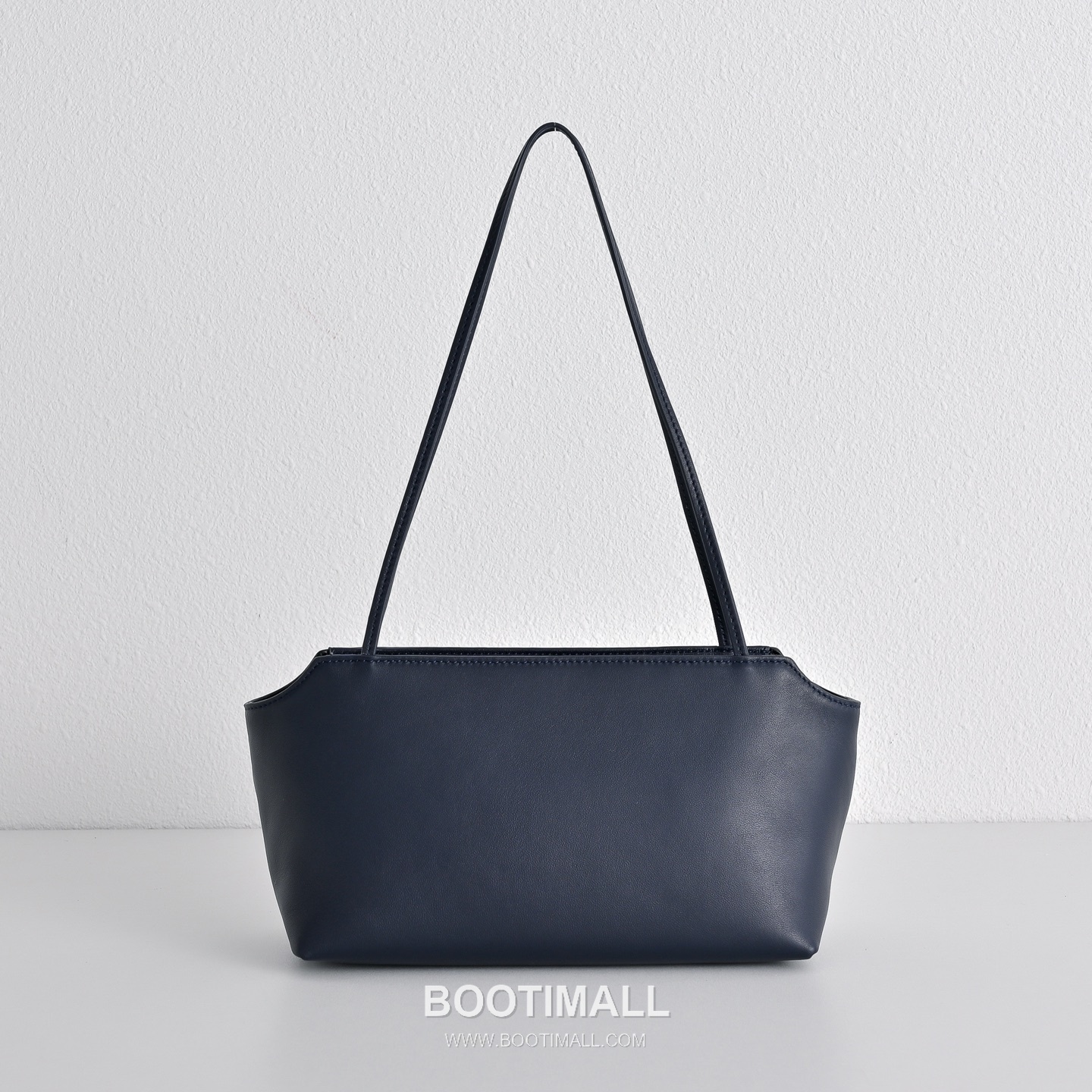 The Row Terrasse Lambskin Crossbody Bag with Strap Detail 더로우 테라스 램스킨 스트랩 숄더백 27cm 1