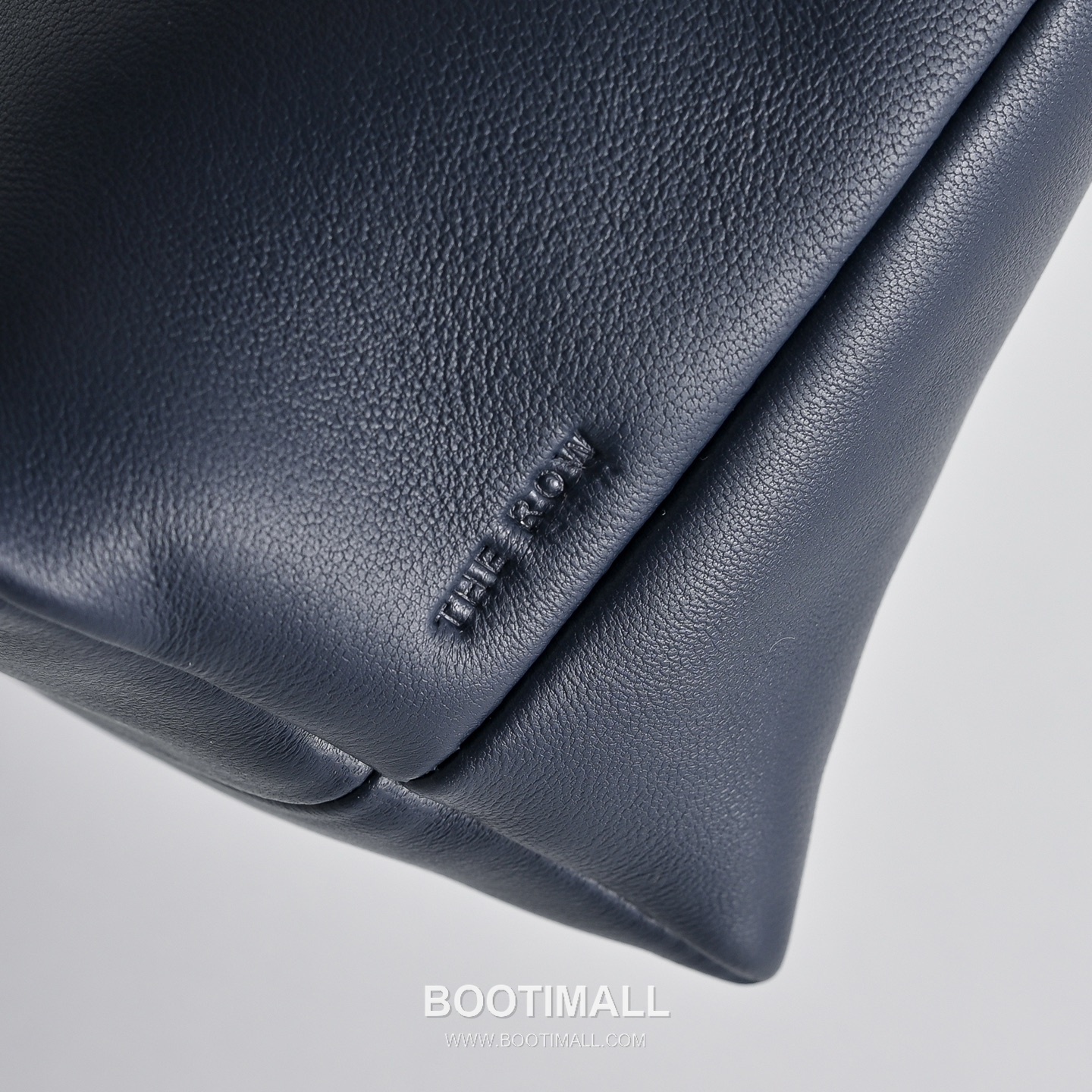 The Row Terrasse Lambskin Crossbody Bag with Strap Detail 더로우 테라스 램스킨 스트랩 숄더백 27cm 5