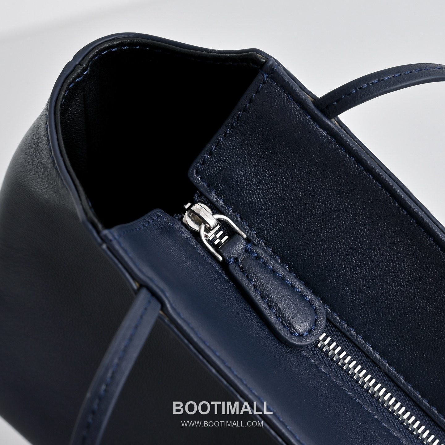 The Row Terrasse Lambskin Crossbody Bag with Strap Detail 더로우 테라스 램스킨 스트랩 숄더백 27cm 6