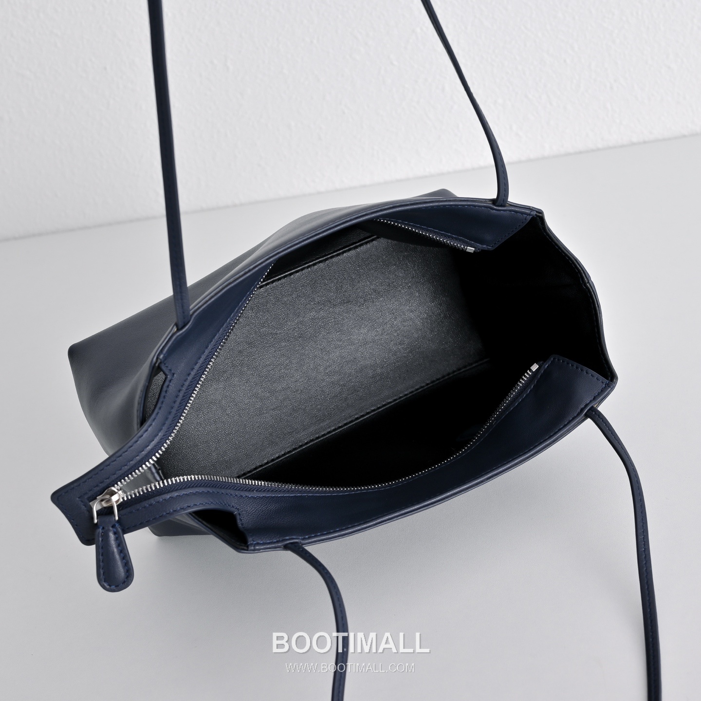 The Row Terrasse Lambskin Crossbody Bag with Strap Detail 더로우 테라스 램스킨 스트랩 숄더백 27cm 8