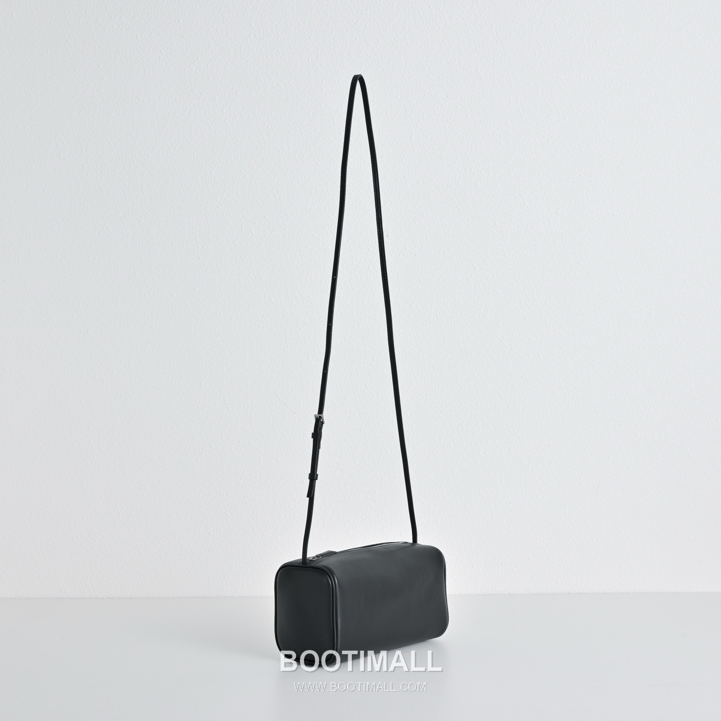 The Row 90s Lambskin Crossbody Bag with Zip Closure Detail 더로우 90s 램스킨 지퍼 클로저 크로스백 21cm 2