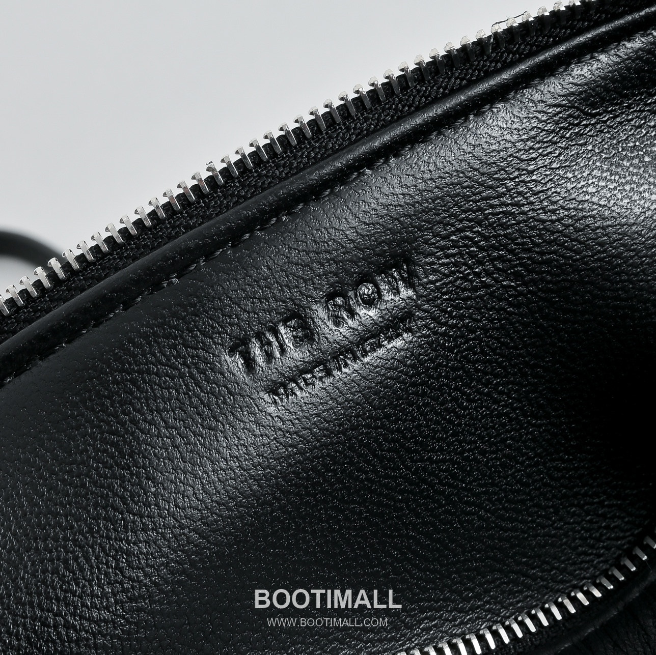 The Row 90s Lambskin Crossbody Bag with Zip Closure Detail 더로우 90s 램스킨 지퍼 클로저 크로스백 21cm 9