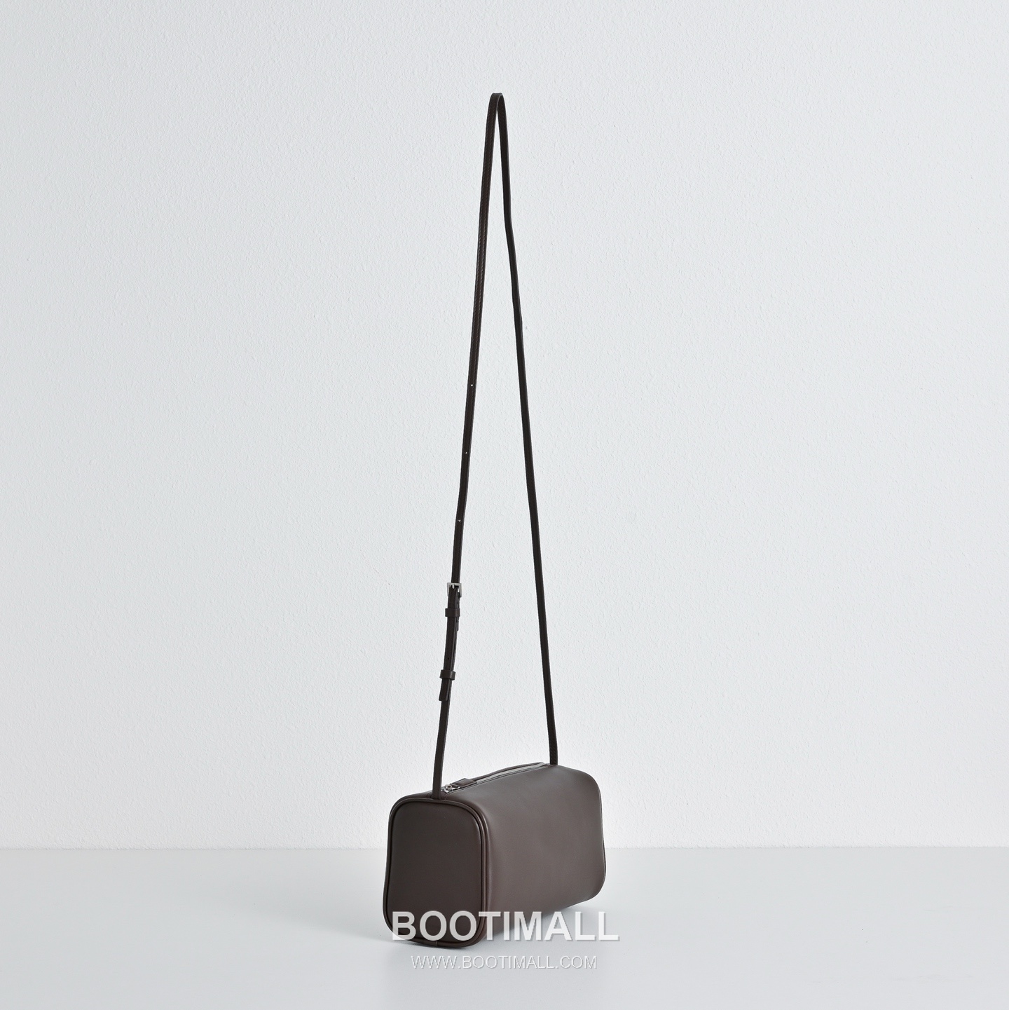 The Row 90s Lambskin Crossbody Bag with Zip Closure Detail 더로우 90s 램스킨 지퍼 클로저 크로스백 21cm 2