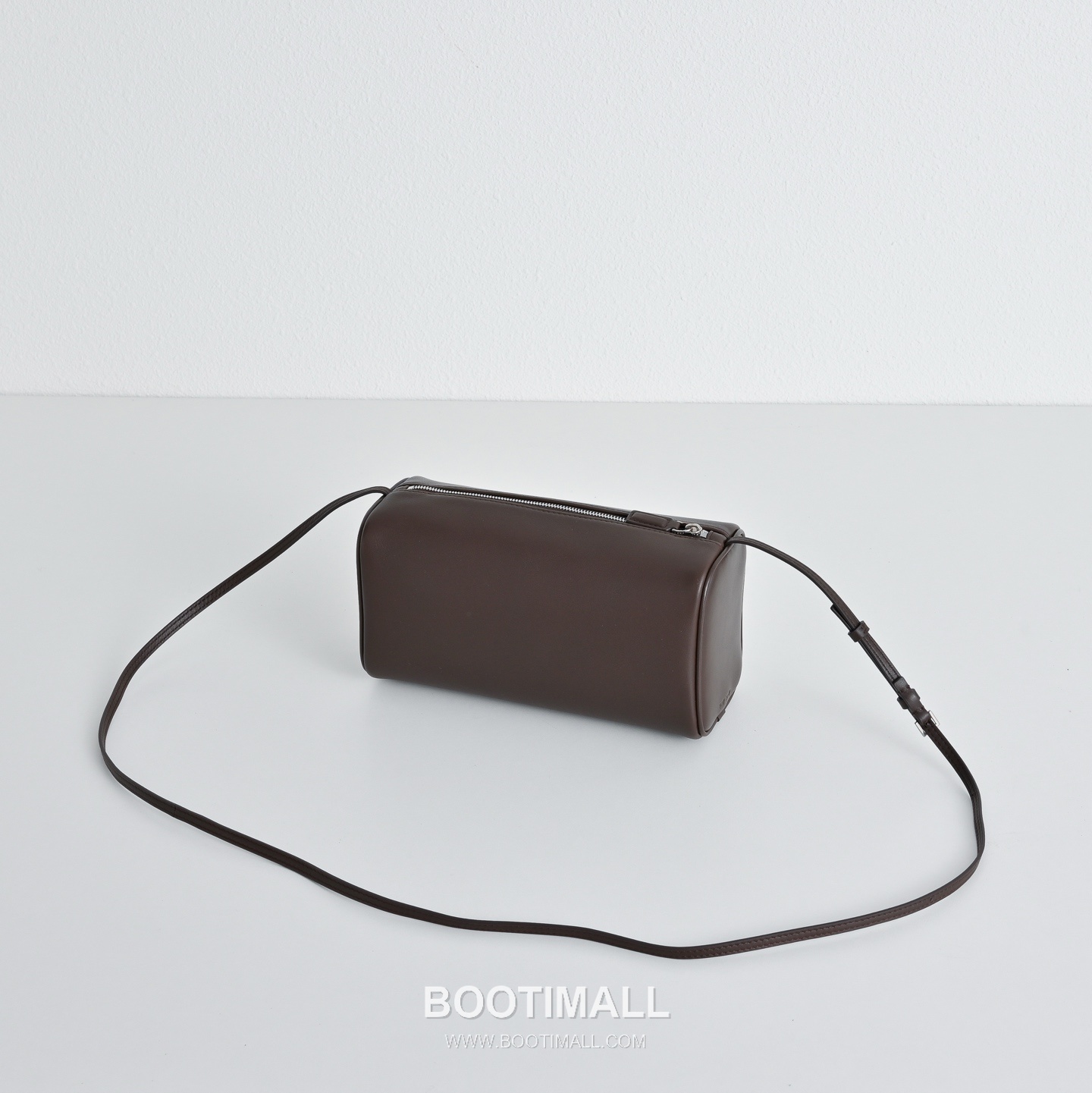 The Row 90s Lambskin Crossbody Bag with Zip Closure Detail 더로우 90s 램스킨 지퍼 클로저 크로스백 21cm 3
