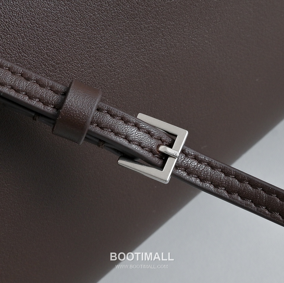 The Row 90s Lambskin Crossbody Bag with Zip Closure Detail 더로우 90s 램스킨 지퍼 클로저 크로스백 21cm 7