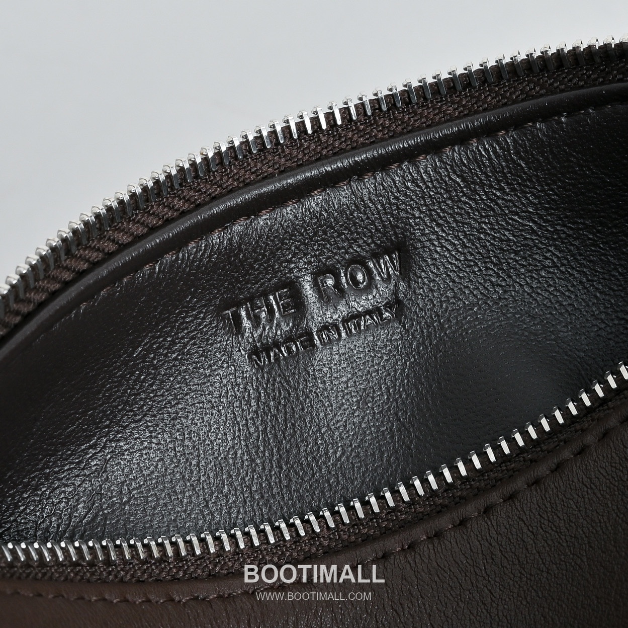 The Row 90s Lambskin Crossbody Bag with Zip Closure Detail 더로우 90s 램스킨 지퍼 클로저 크로스백 21cm 8