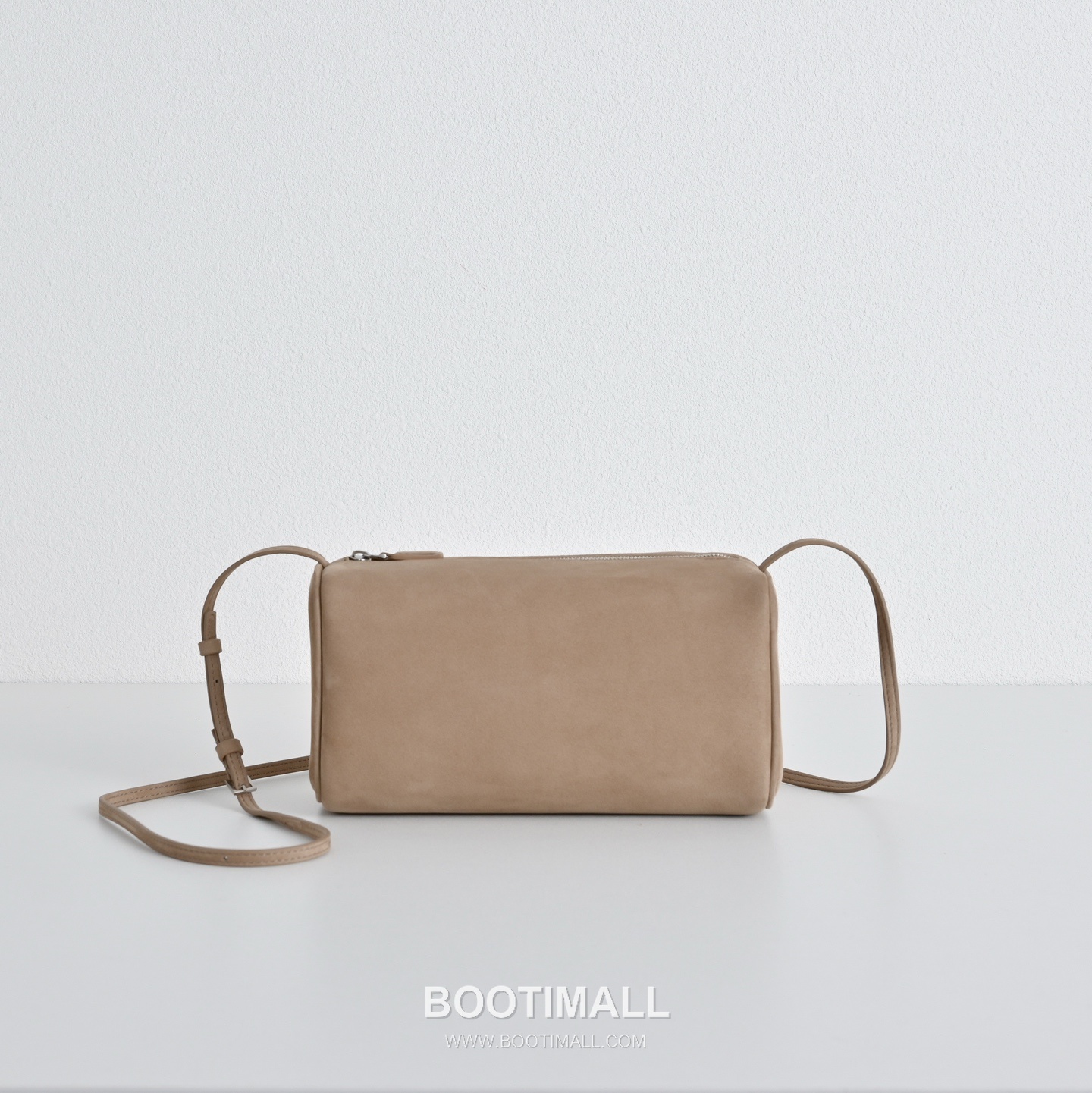 The Row 90s Lambskin Crossbody Bag with Zip Closure Detail 더로우 90s 램스킨 지퍼 클로저 크로스백 21cm 1